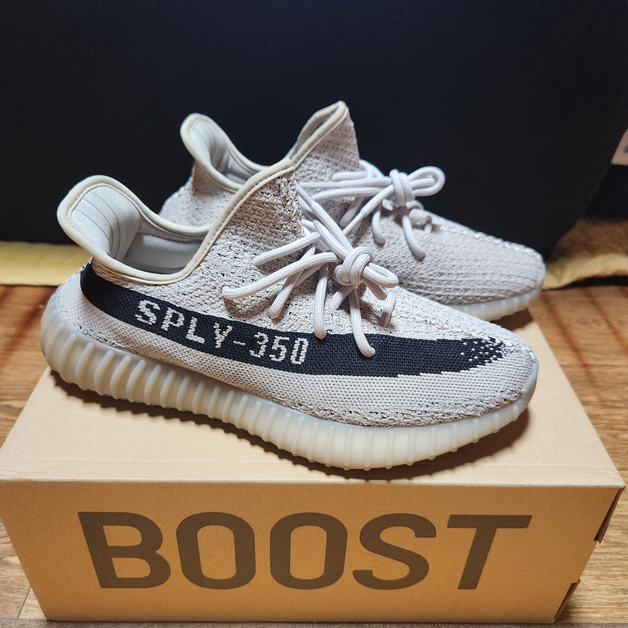 Adidas Yeezy Boost 350 V2 Slate Core Black 2022/2023 착용 스타일 - 2
