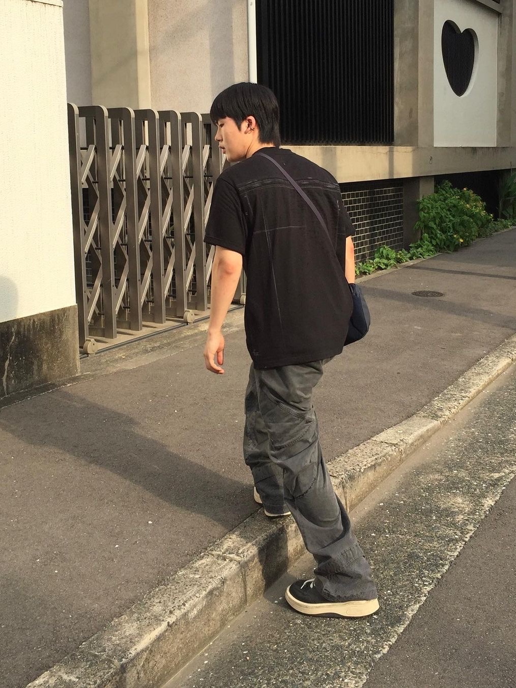 Ignota Core:5 Washed Cargo Pants Charcoal, Ignota Core:6 Washed Cargo Pants Black 착용 스타일 - 2