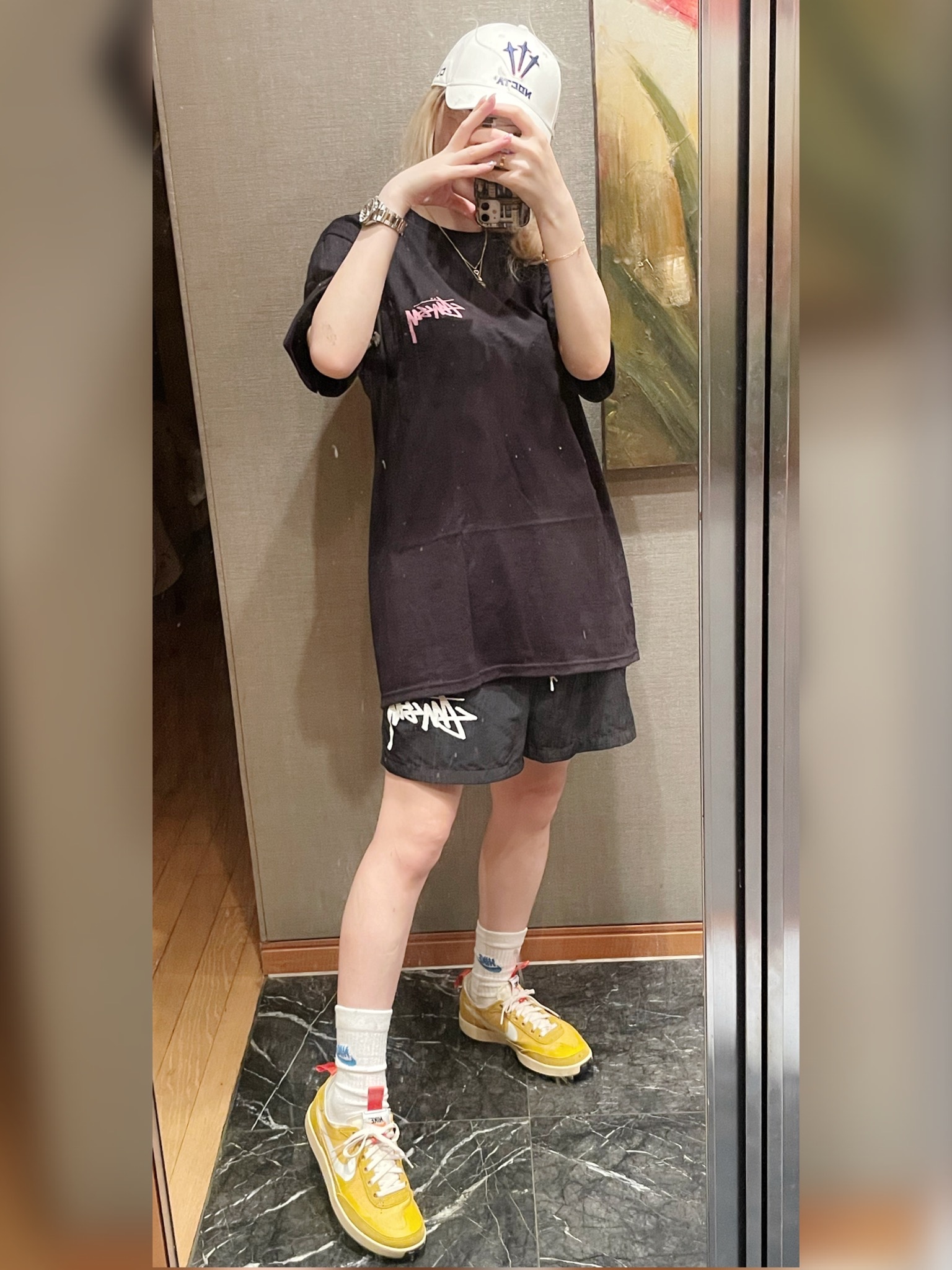 Nike x Drake Nocta NRG LU L91 Cap White, Stussy Skate Tough T-Shirt Black 착용 스타일 - 3