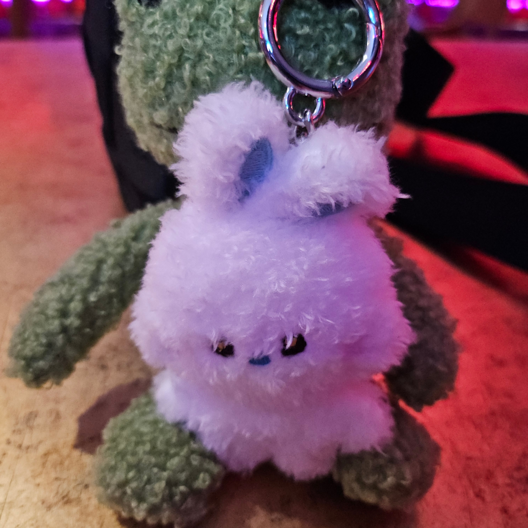 NewJeans Bunini Doll Keyring White 착용 스타일