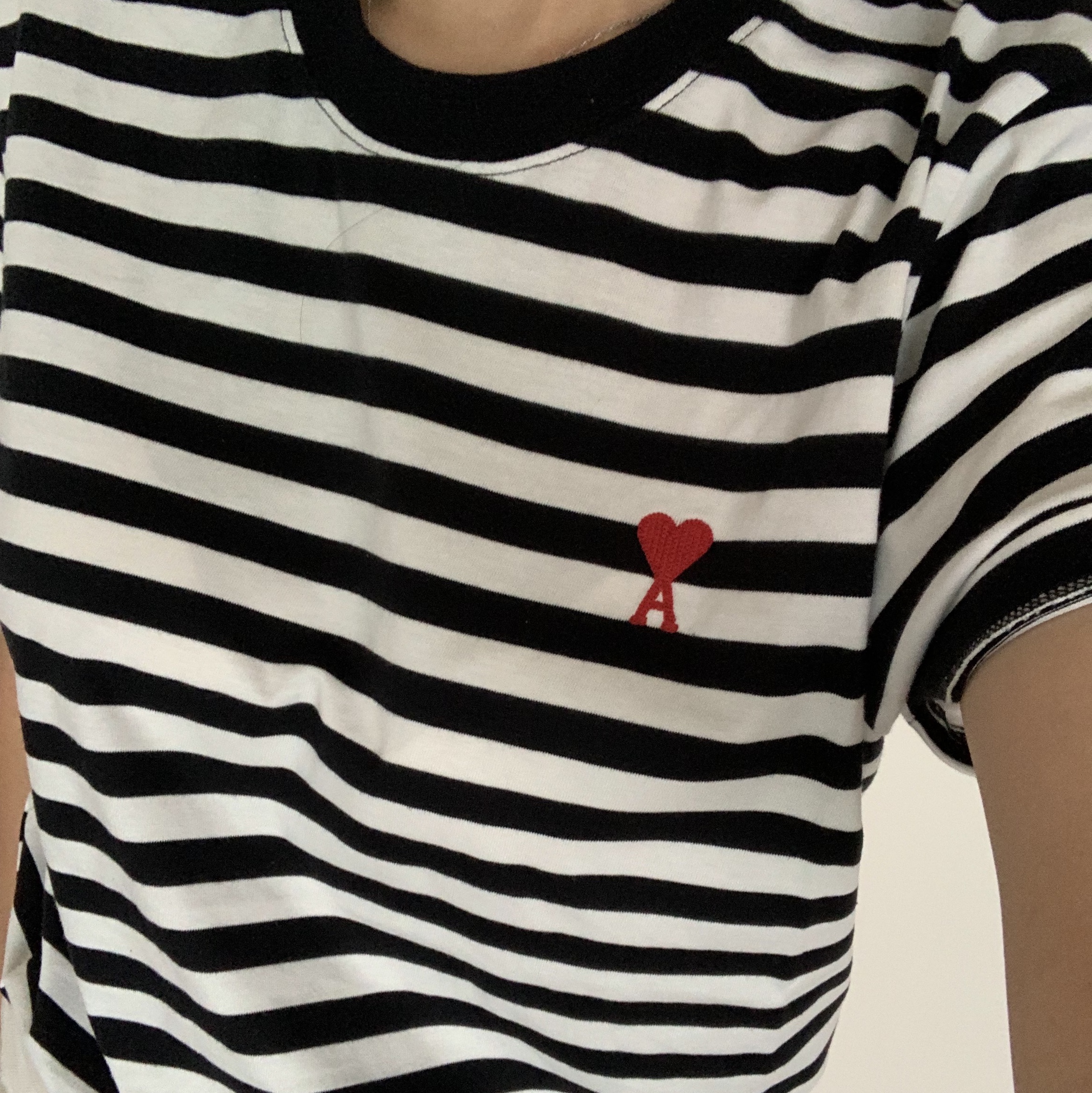 AMI de Coeur Striped T-Shirt Black White 착용 스타일