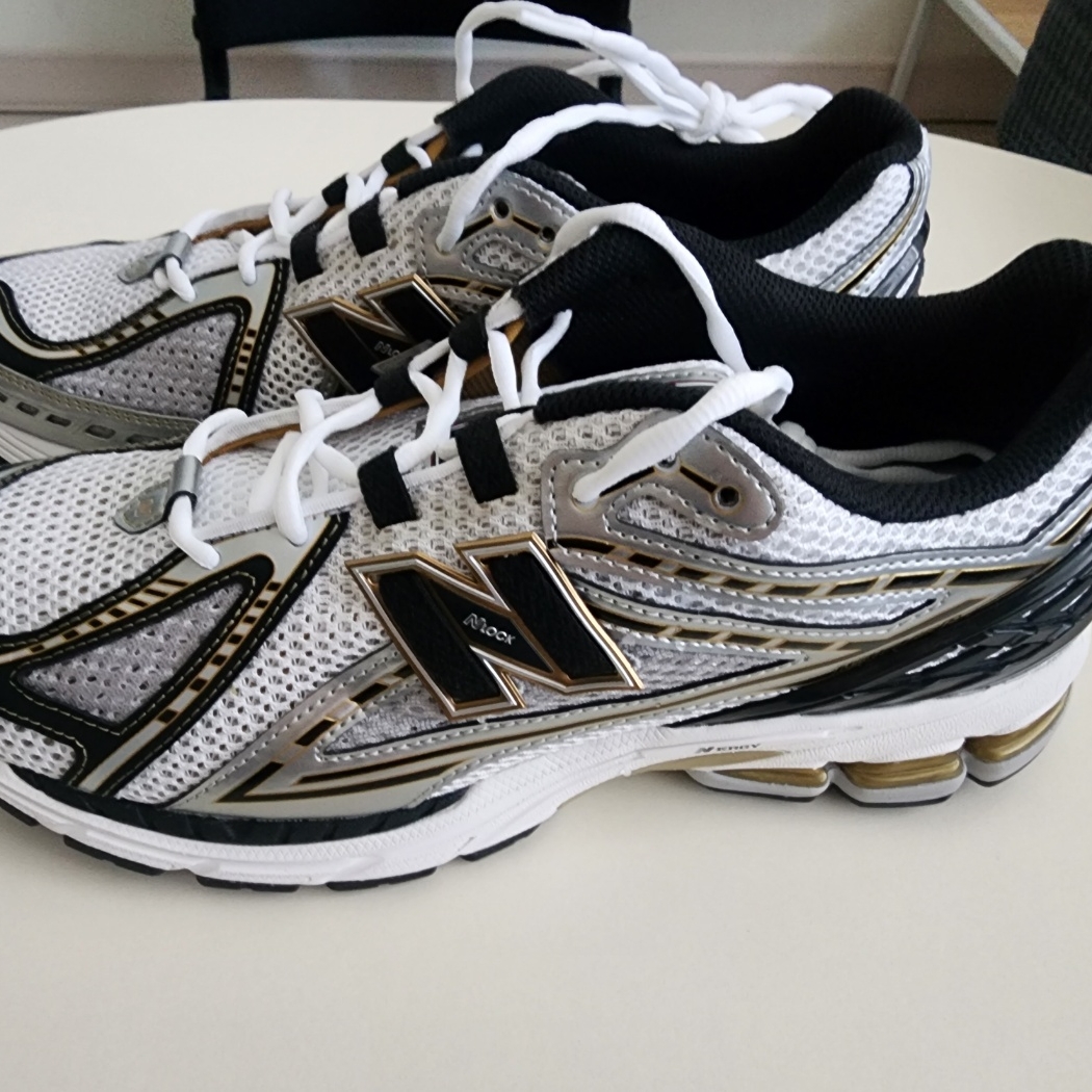 New Balance 1906R White Gold 착용 스타일
