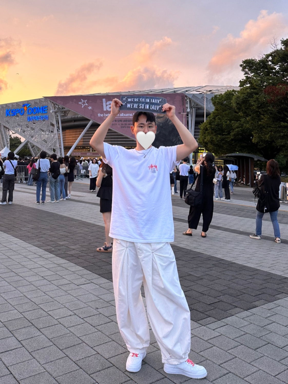 Nike x Supreme Air Force 1 Low White, Stussy Built Tough T-Shirt White 착용 스타일 - 2