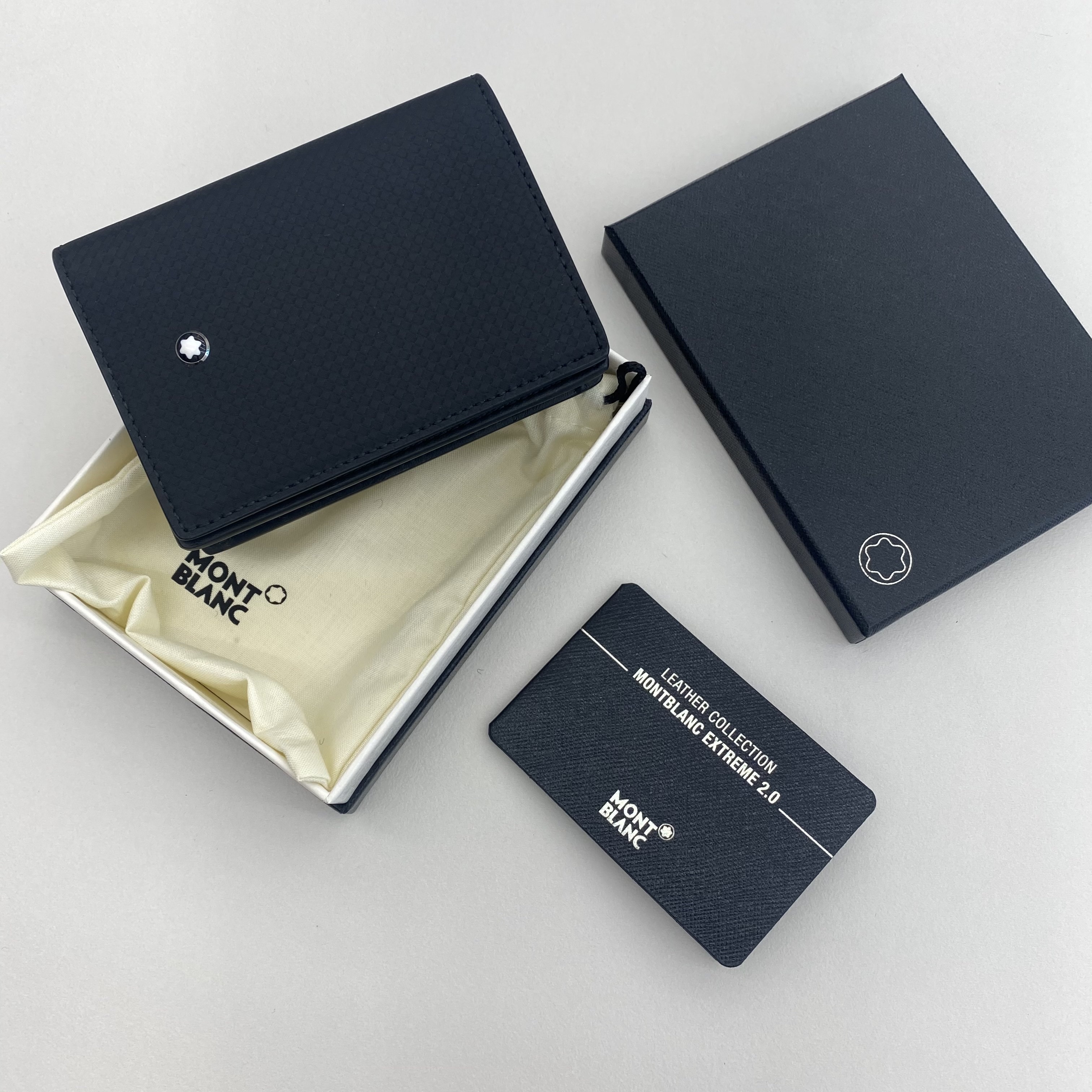 Montblanc Sartorial Business Card Holder Black 착용 스타일