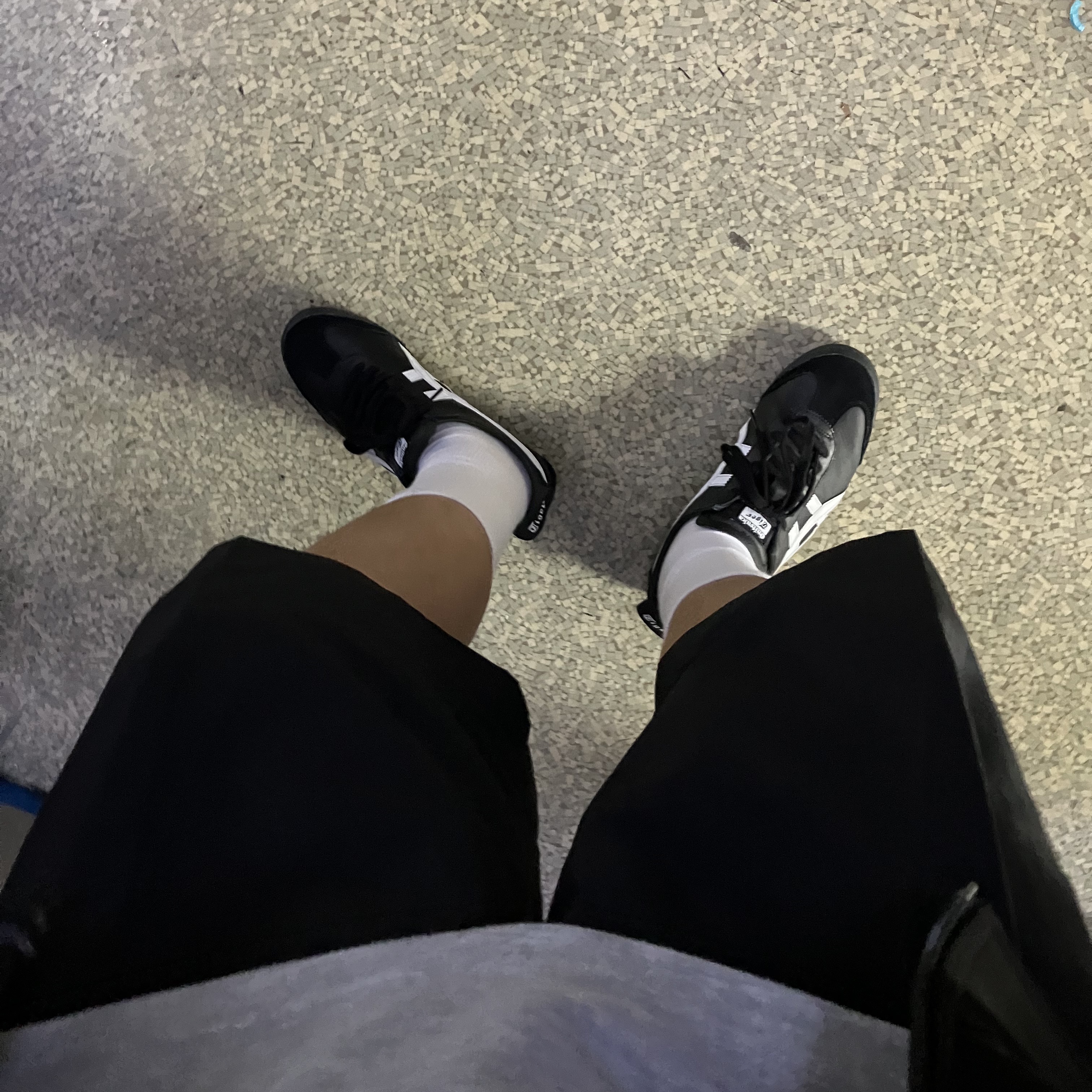 Onitsuka Tiger Mexico 66 Black White 착용 스타일 - 3