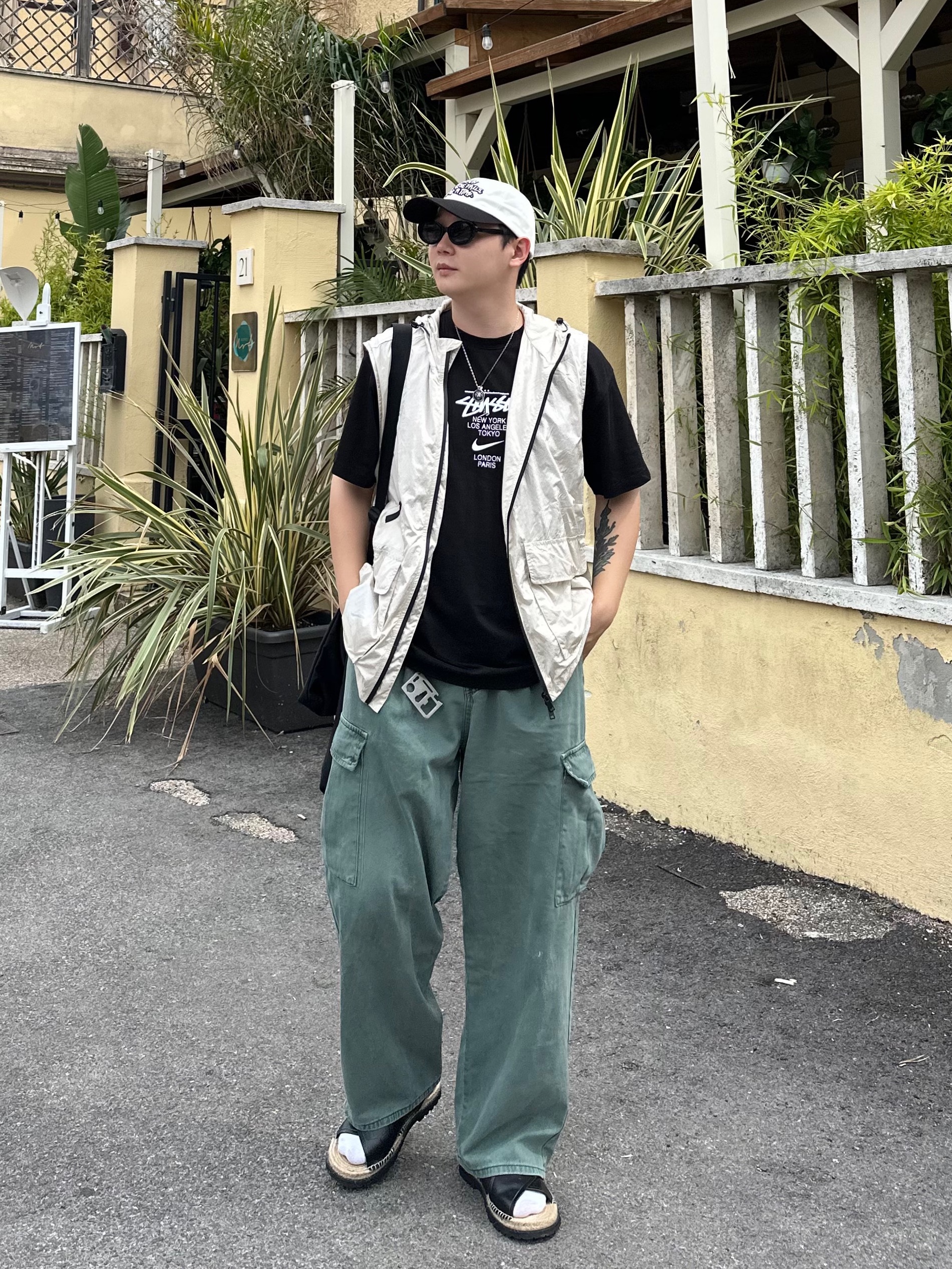 Nike x Stussy WT T-Shirt Black - Asia, Found Pocket Dim Cross Bag Black 착용 스타일 - 2