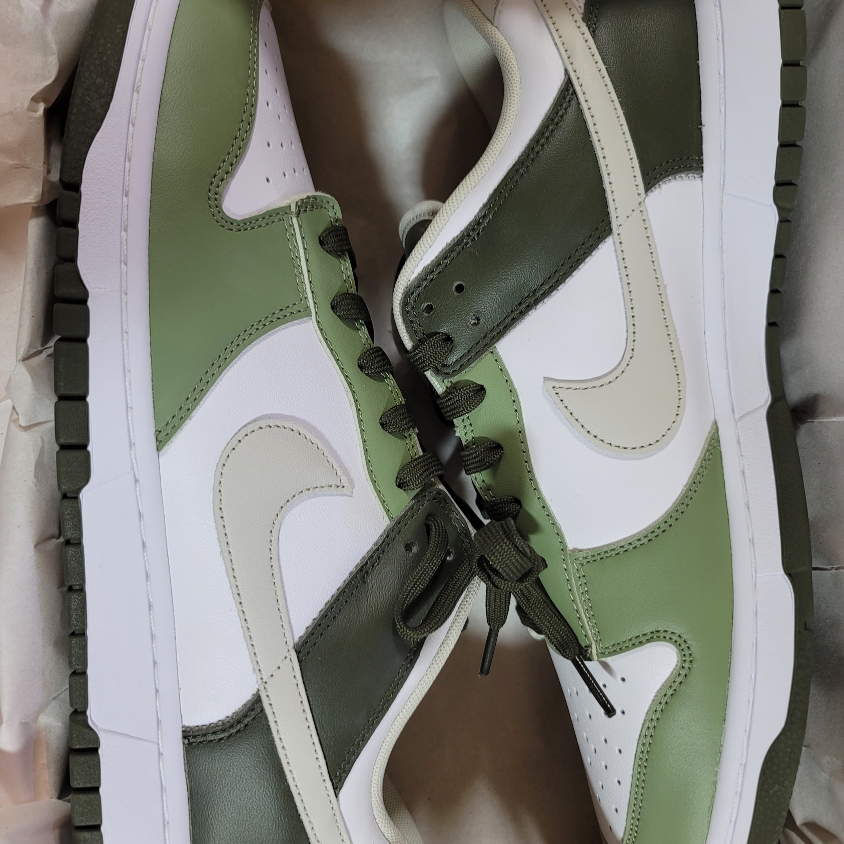 Nike Dunk Low Oil Green 착용 스타일 - 3