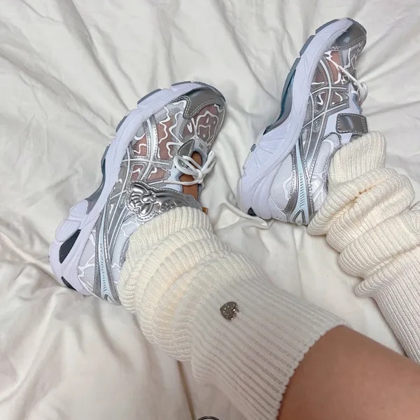 Asics x Cecilie Bahnsen GT-2160 White 착용 스타일 - 2