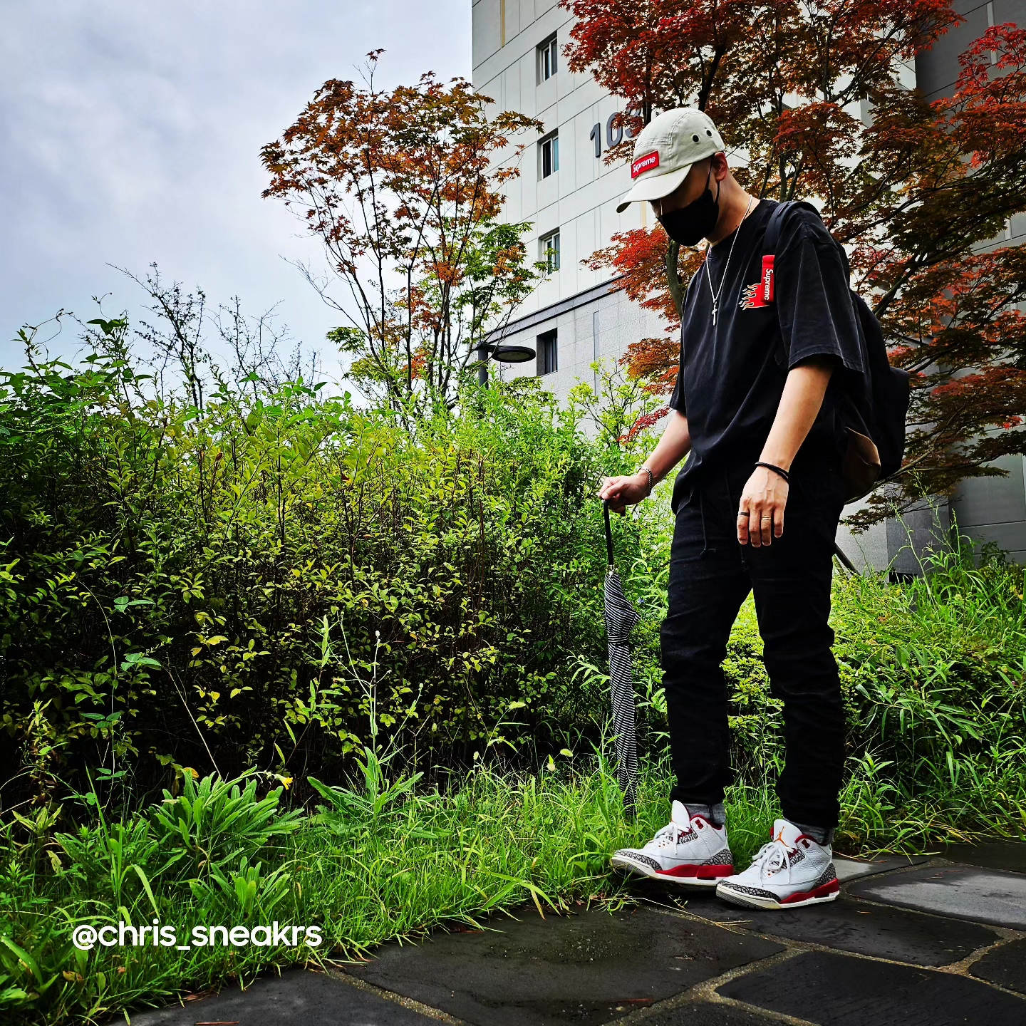 Supreme Military Camp Cap Stone - 22SS, Supreme Webbing Keychain Red - 23SS 착용 스타일 - 1