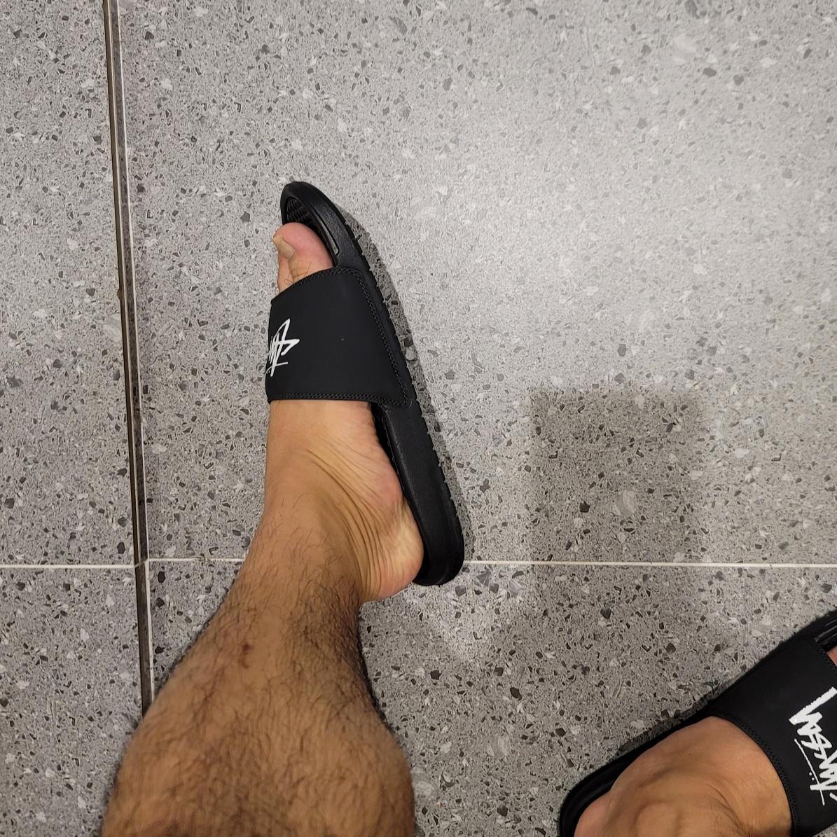 Nike x Stussy Benassi Slide Off Noir 착용 스타일 - 2