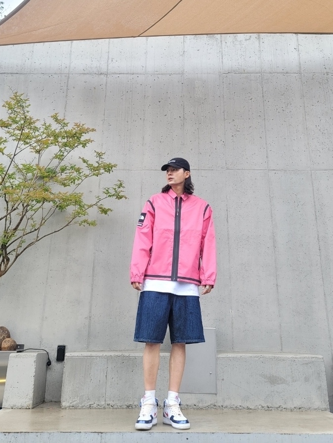 Supreme Washed Chino Twill Camp Cap Black, Supreme x The North Face Summit Series Outer Tape Seam Coaches Jacket Pink - 21SS 착용 스타일 - 1