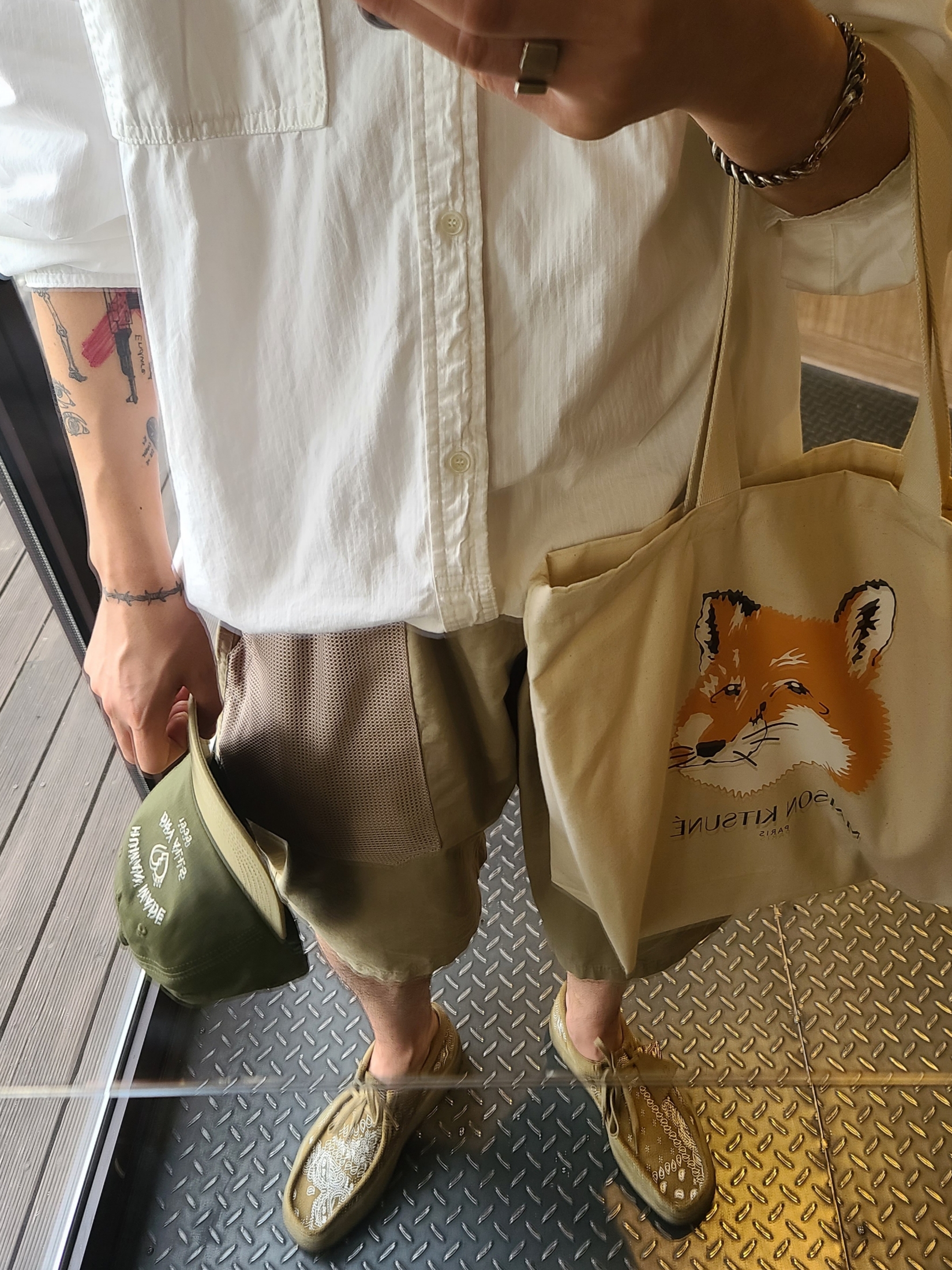 Human Made 5-Panel Ripstop Cap Olive Drab, Maison Kitsune Fox Head Tote Bag Ecru 착용 스타일