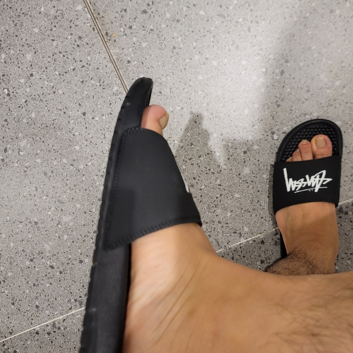 Nike x Stussy Benassi Slide Off Noir 착용 스타일 - 3