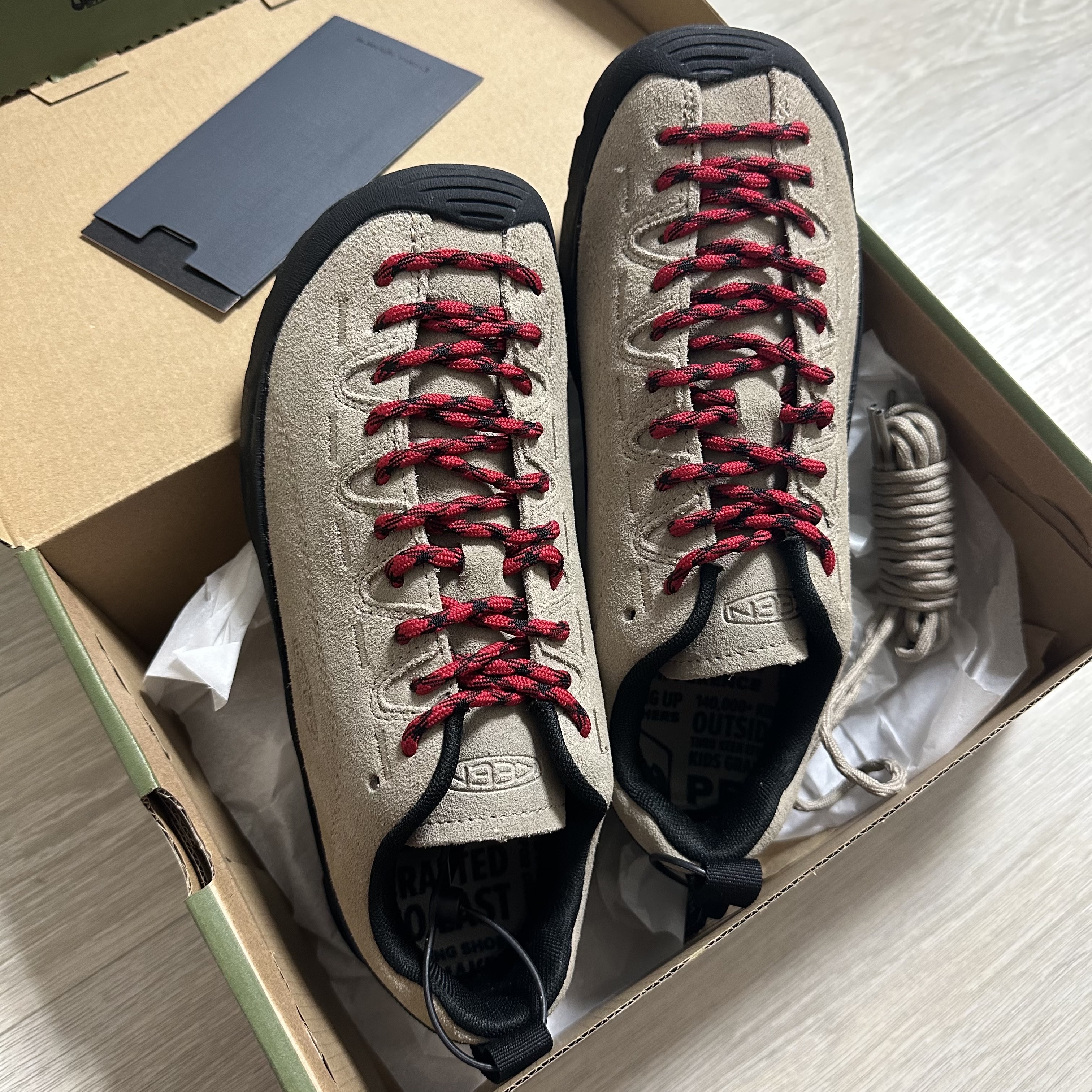 (W) Keen Jasper Suede Sneakers Silver Mink 착용 스타일