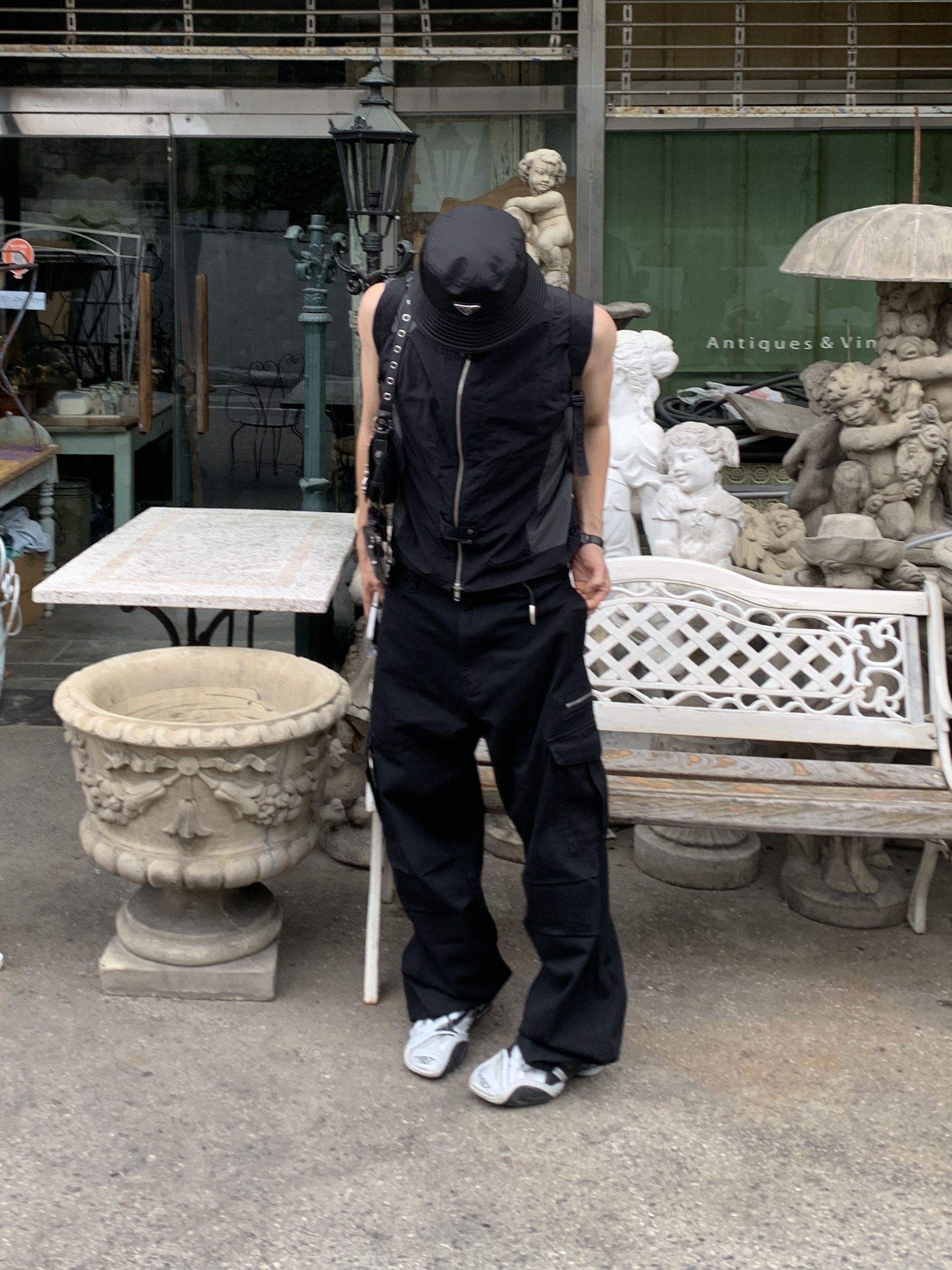 Balenciaga Tyrex Sneakers Black Grey, Balenciaga Arena Lambskin Aged Silver Hardware Le Cagole XS Flap Bag Black 착용 스타일 - 3