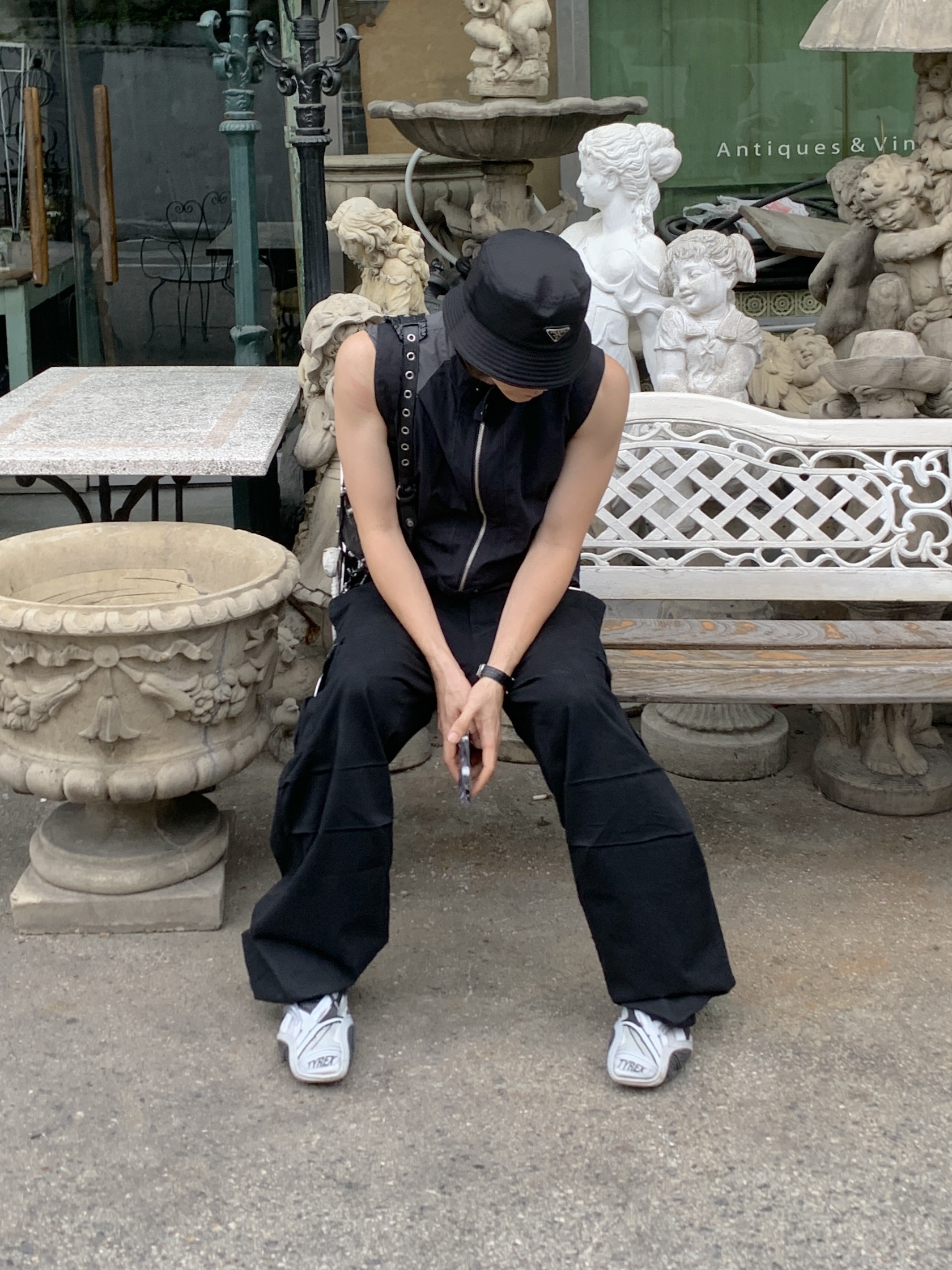 Balenciaga Tyrex Sneakers Black Grey, Balenciaga Arena Lambskin Aged Silver Hardware Le Cagole XS Flap Bag Black 착용 스타일 - 2