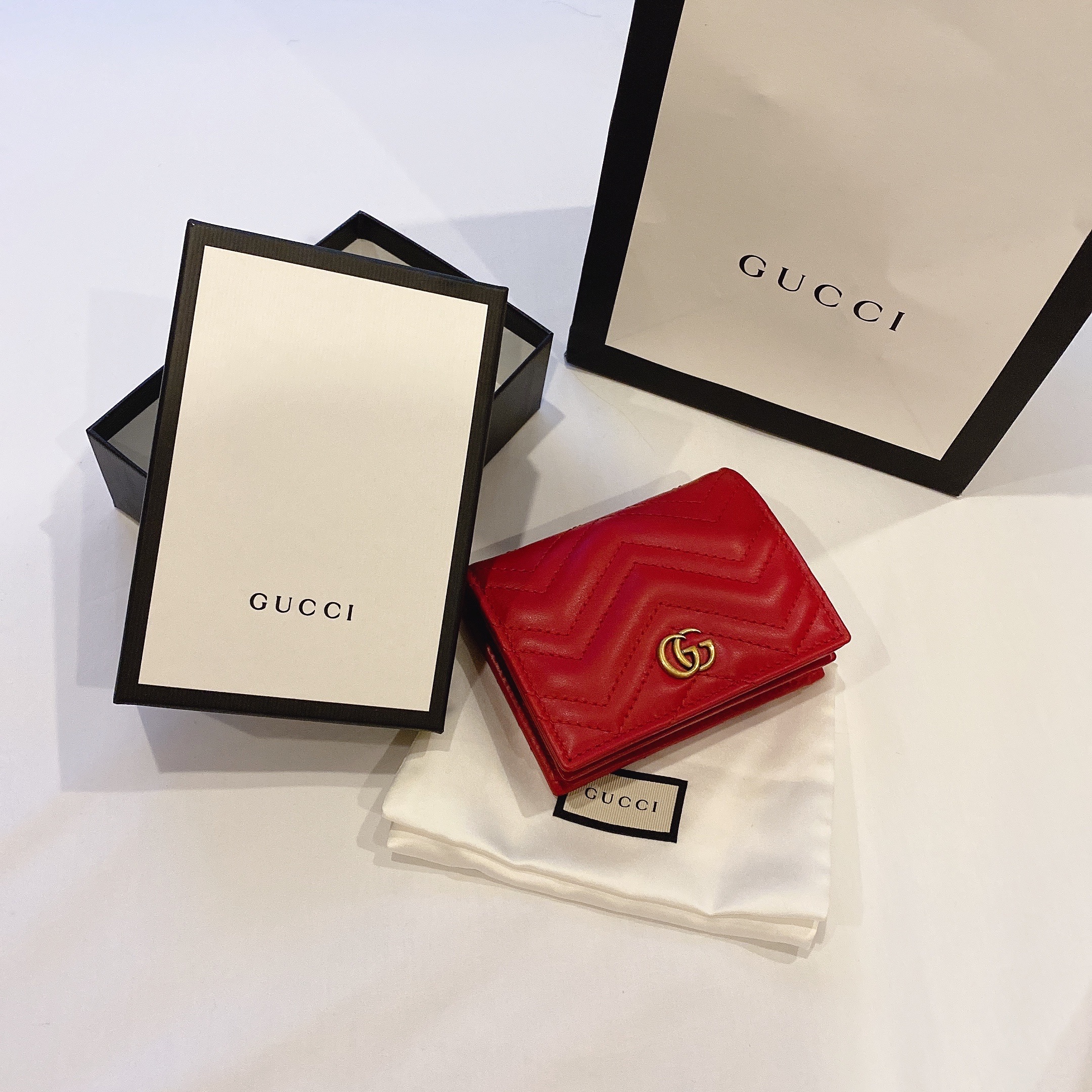 Gucci GG Marmont Matelasse Card Case Wallet Red 착용 스타일