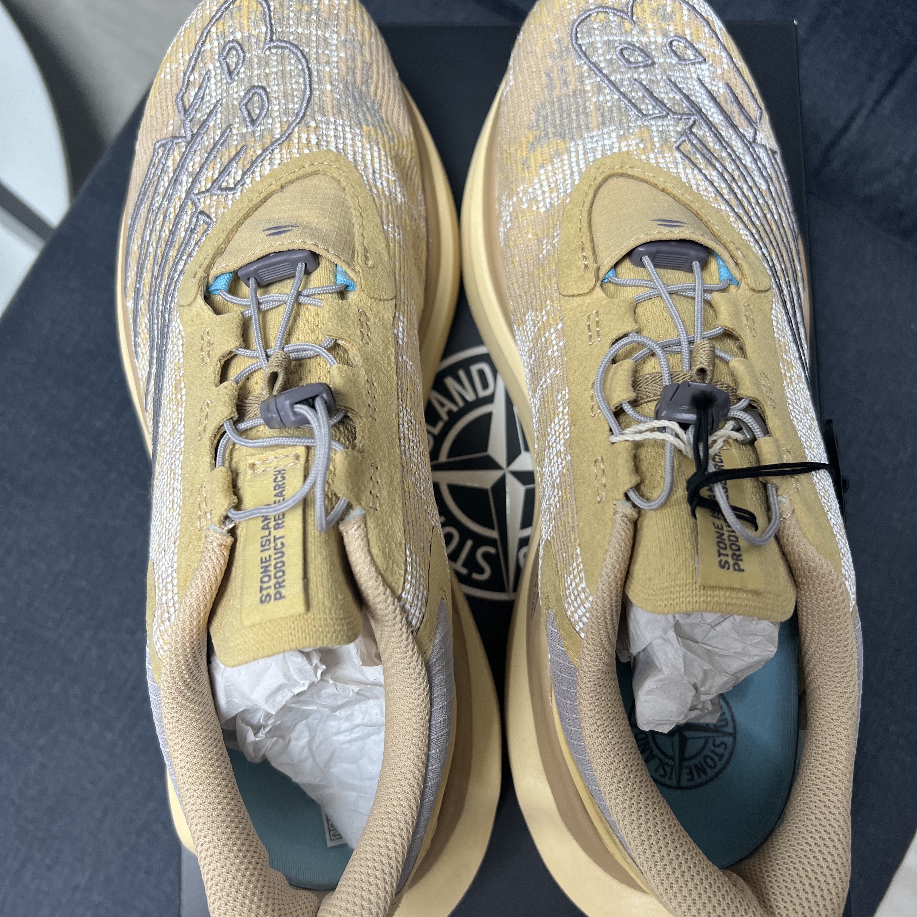 New Balance x Stone Island x Tokyo Design Studios FuelCell C1 Beige 착용 스타일 - 1