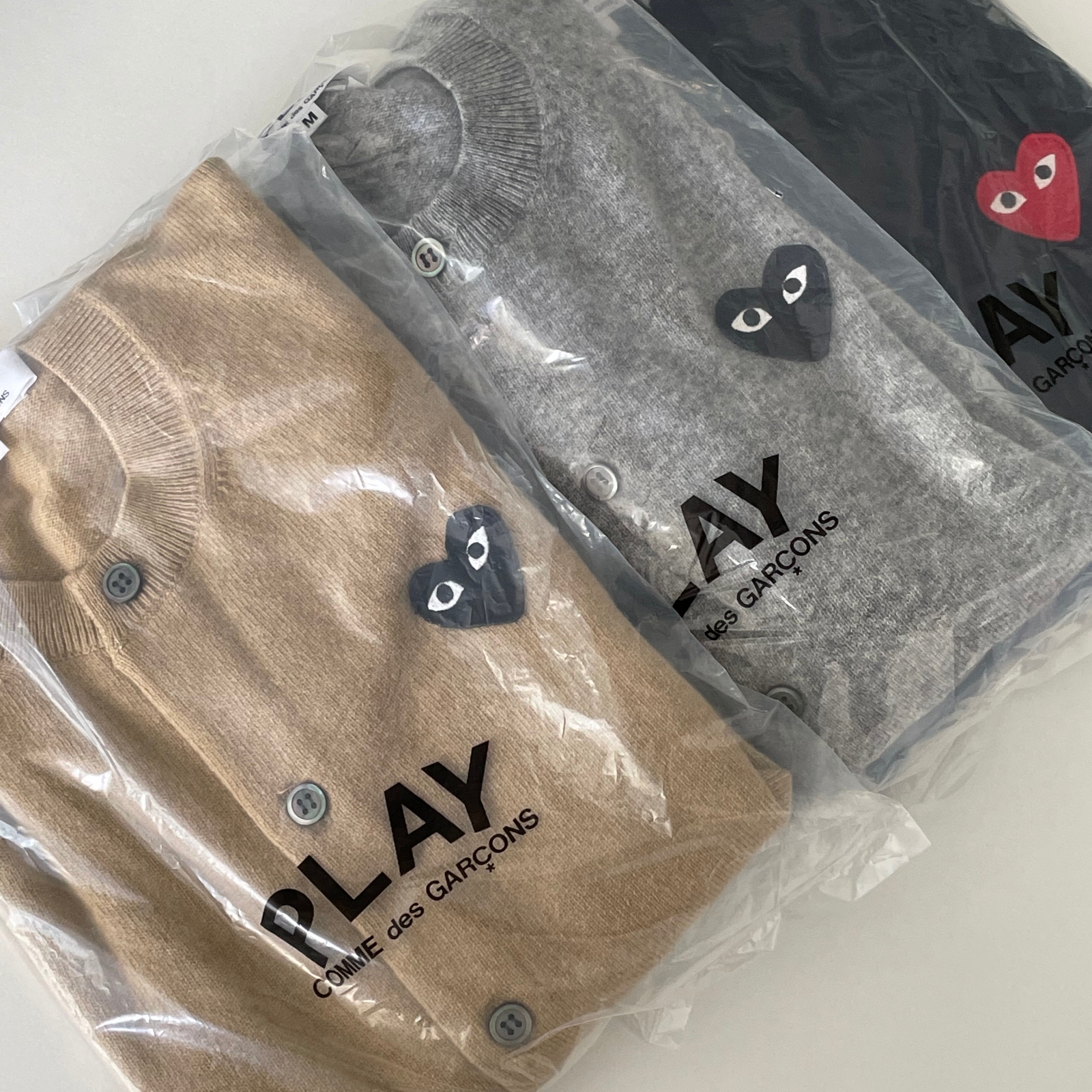 Play Comme des Garcons Knit Red Heart Cardigan Black, Play Comme des Garcons Black Heart Knit Cardigan Grey 착용 스타일