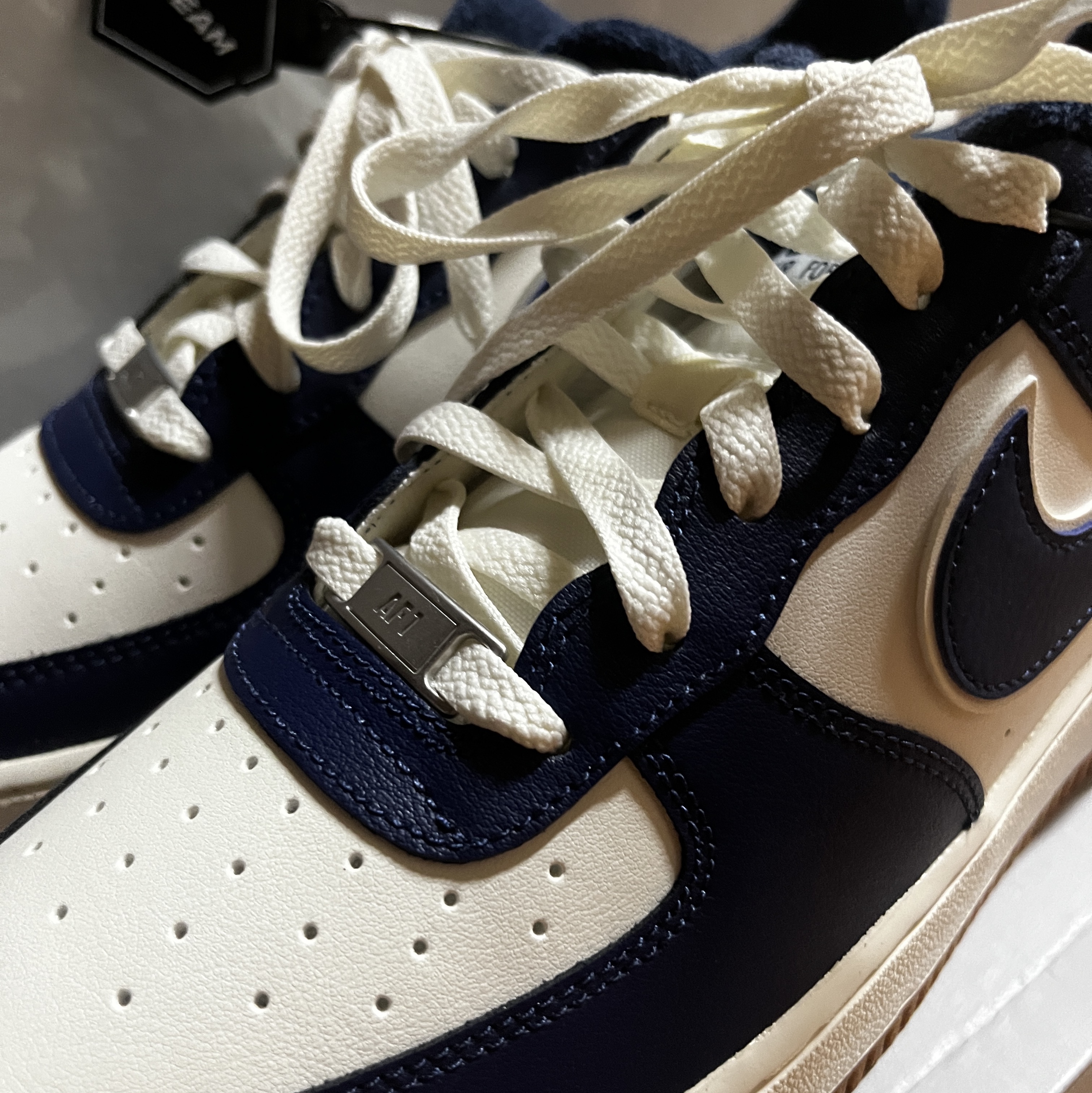 (GS) Nike Air Force 1 LV8 3 Midnight Navy 착용 스타일 - 1