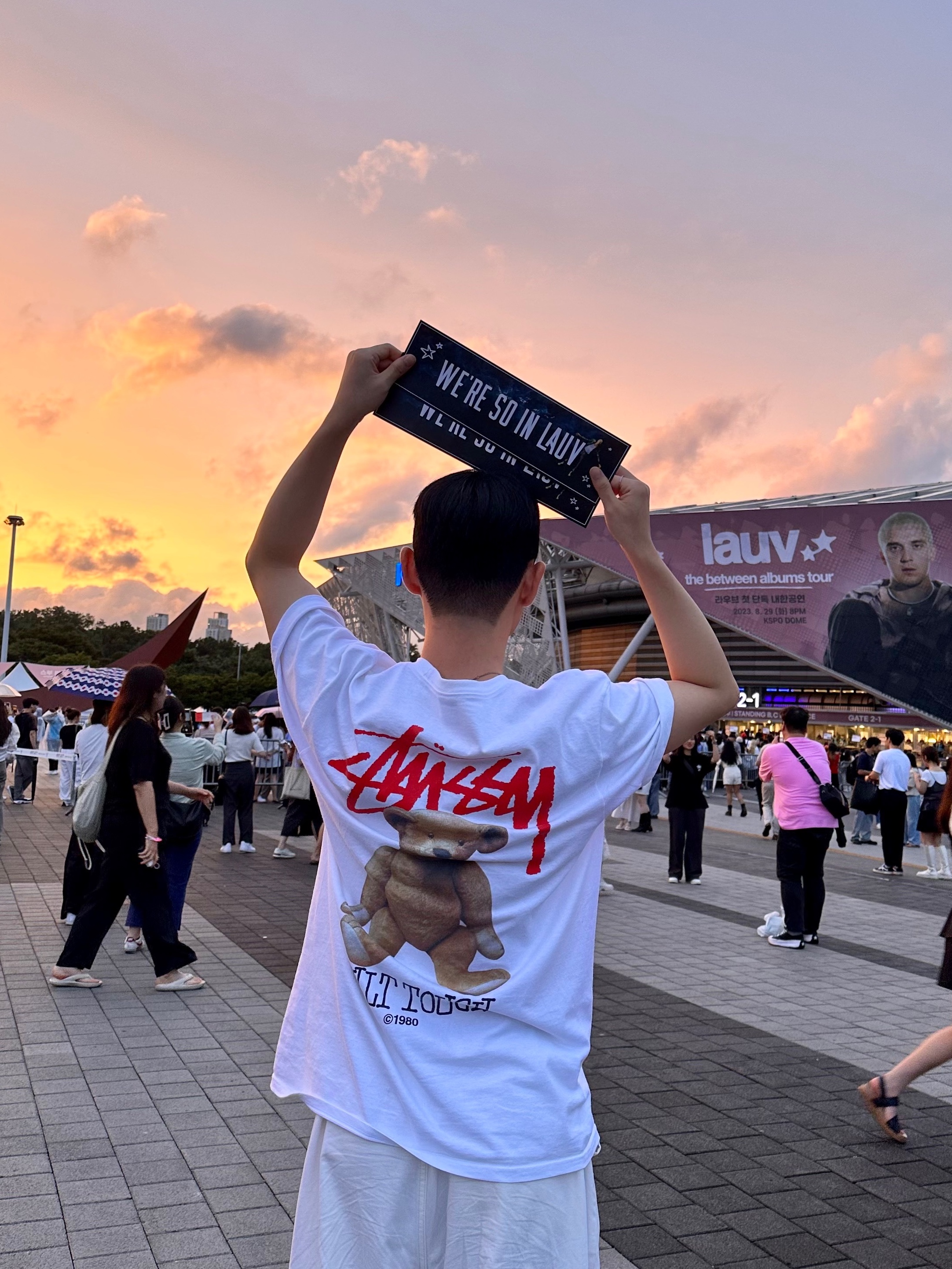 Nike x Supreme Air Force 1 Low White, Stussy Built Tough T-Shirt White 착용 스타일 - 3