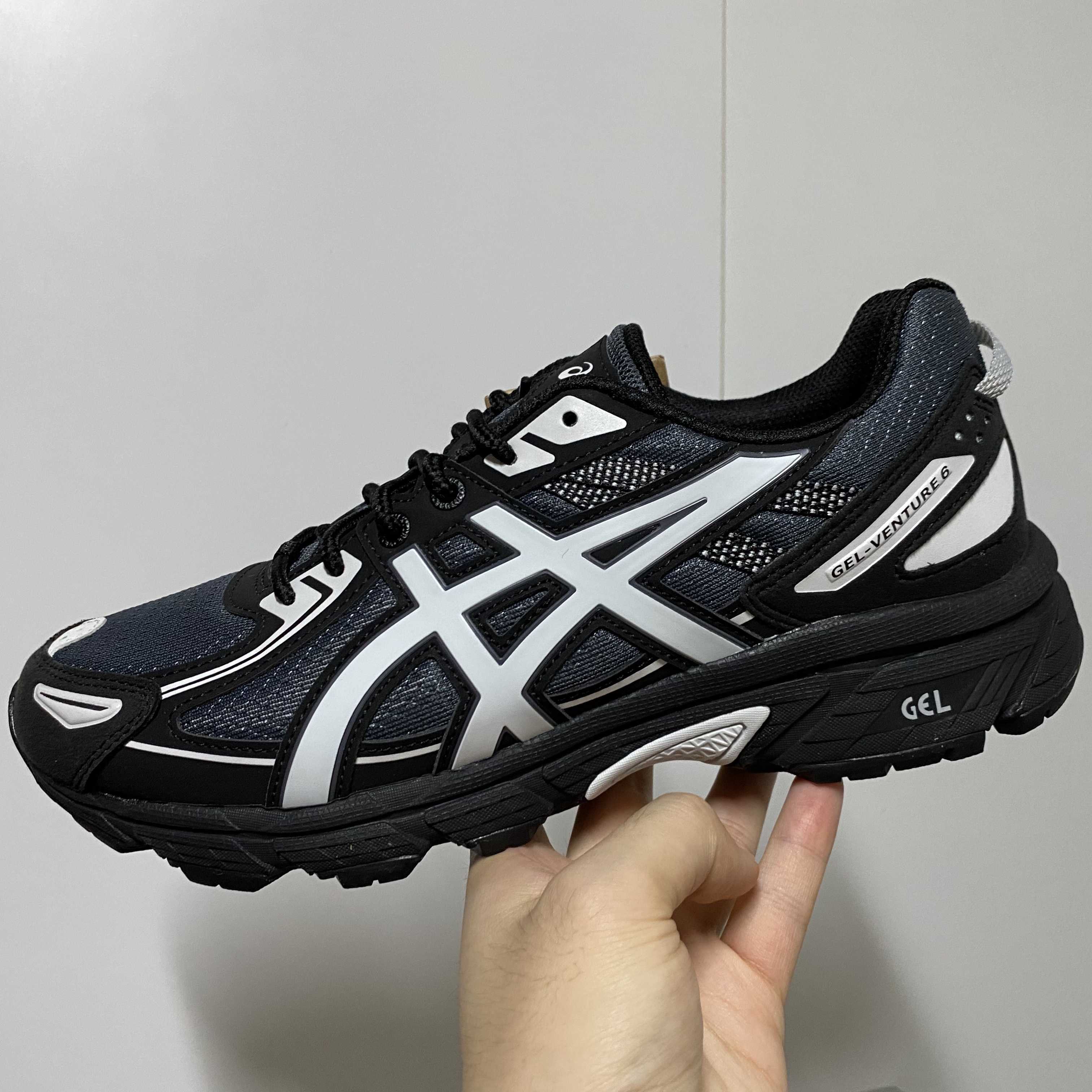 Asics Gel-Venture 6 Carrier Grey 착용 스타일