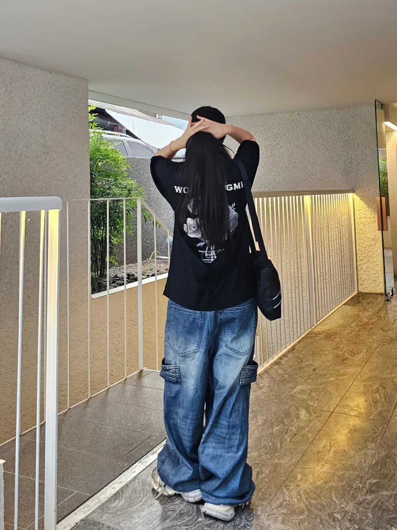 Wooyoungmi Flower Print Back Logo T-Shirt Black - 23FW, (W) Wooyoungmi Flower Print Back Logo T-Shirt Black - 23FW 착용 스타일 - 3
