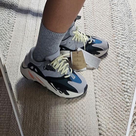 Adidas Yeezy Boost 700 Wave Runner Solid Grey 2021/2022 착용 스타일