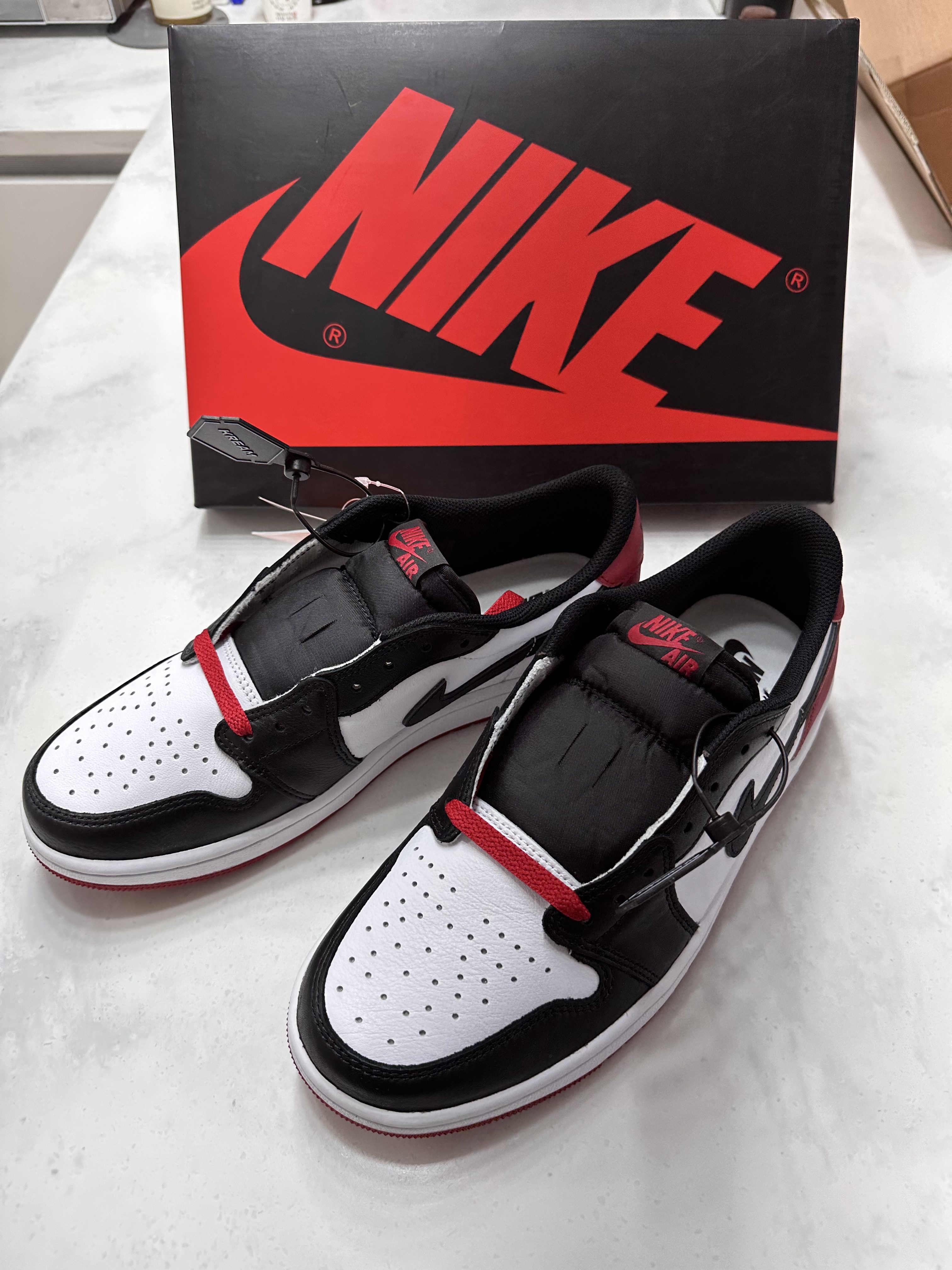 Jordan 1 Retro Low OG Black Toe 착용 스타일 - 1
