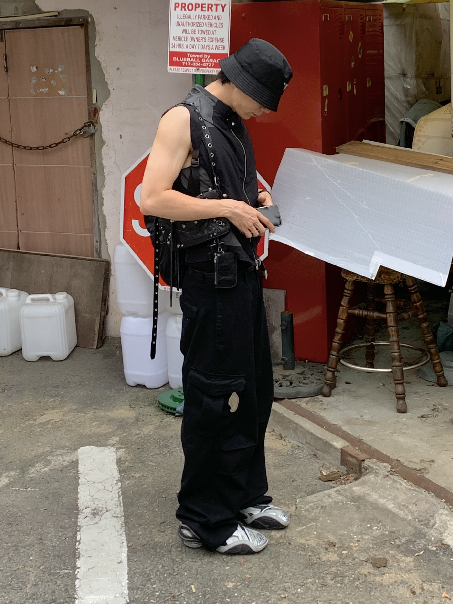 Balenciaga Tyrex Sneakers Black Grey, Balenciaga Arena Lambskin Aged Silver Hardware Le Cagole XS Flap Bag Black 착용 스타일 - 1