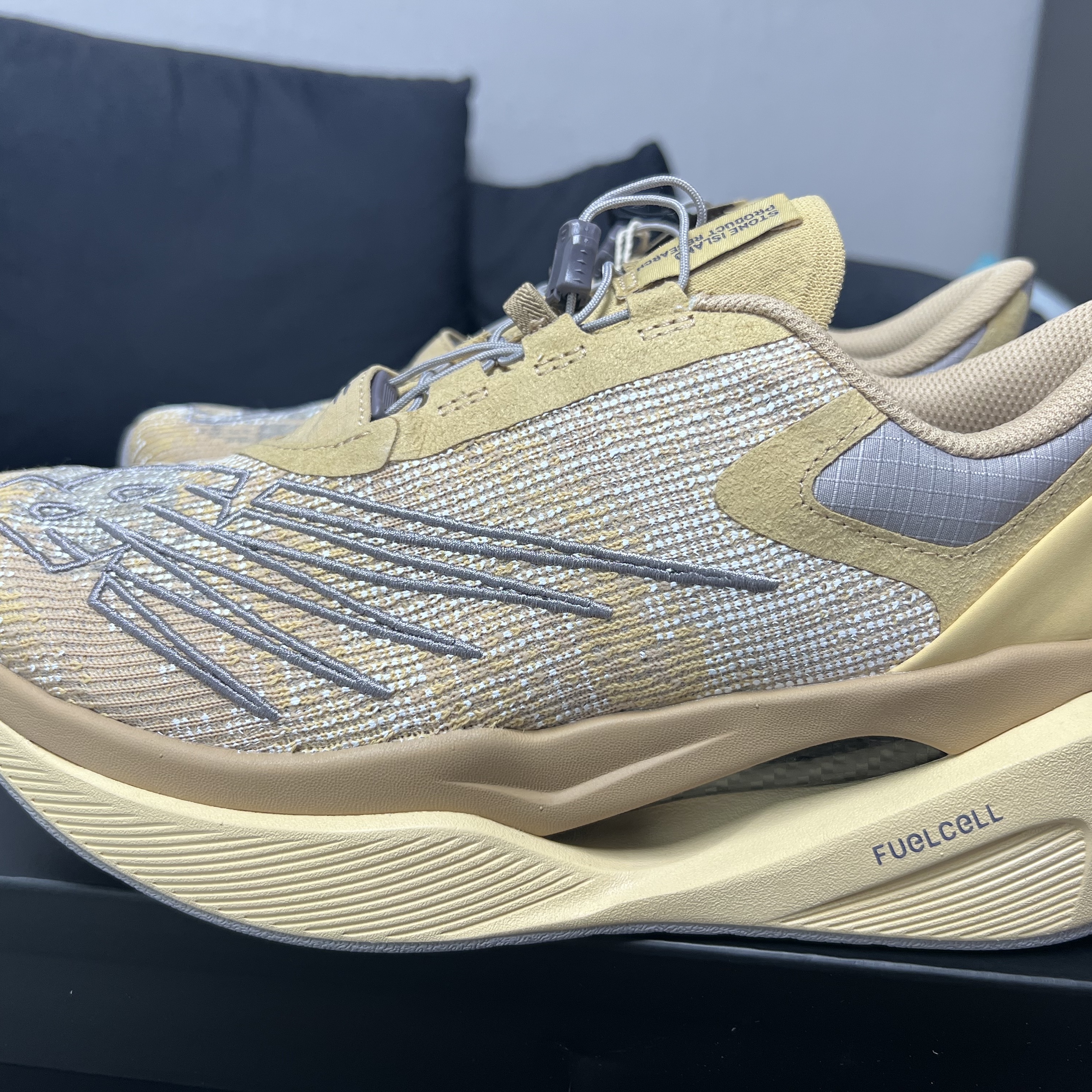 New Balance x Stone Island x Tokyo Design Studios FuelCell C1 Beige 착용 스타일 - 2