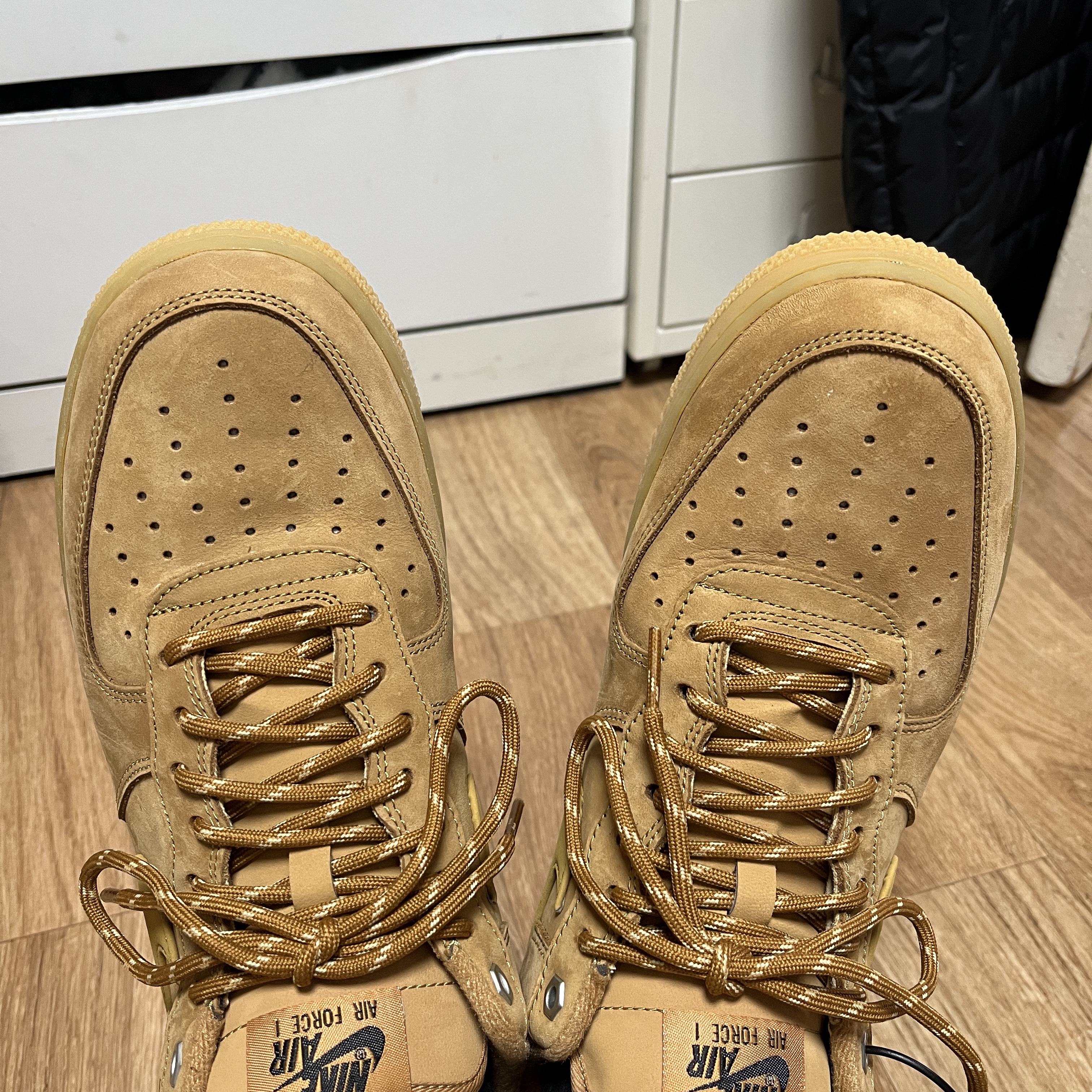Nike Air Force 1 '07 WB Flax 착용 스타일