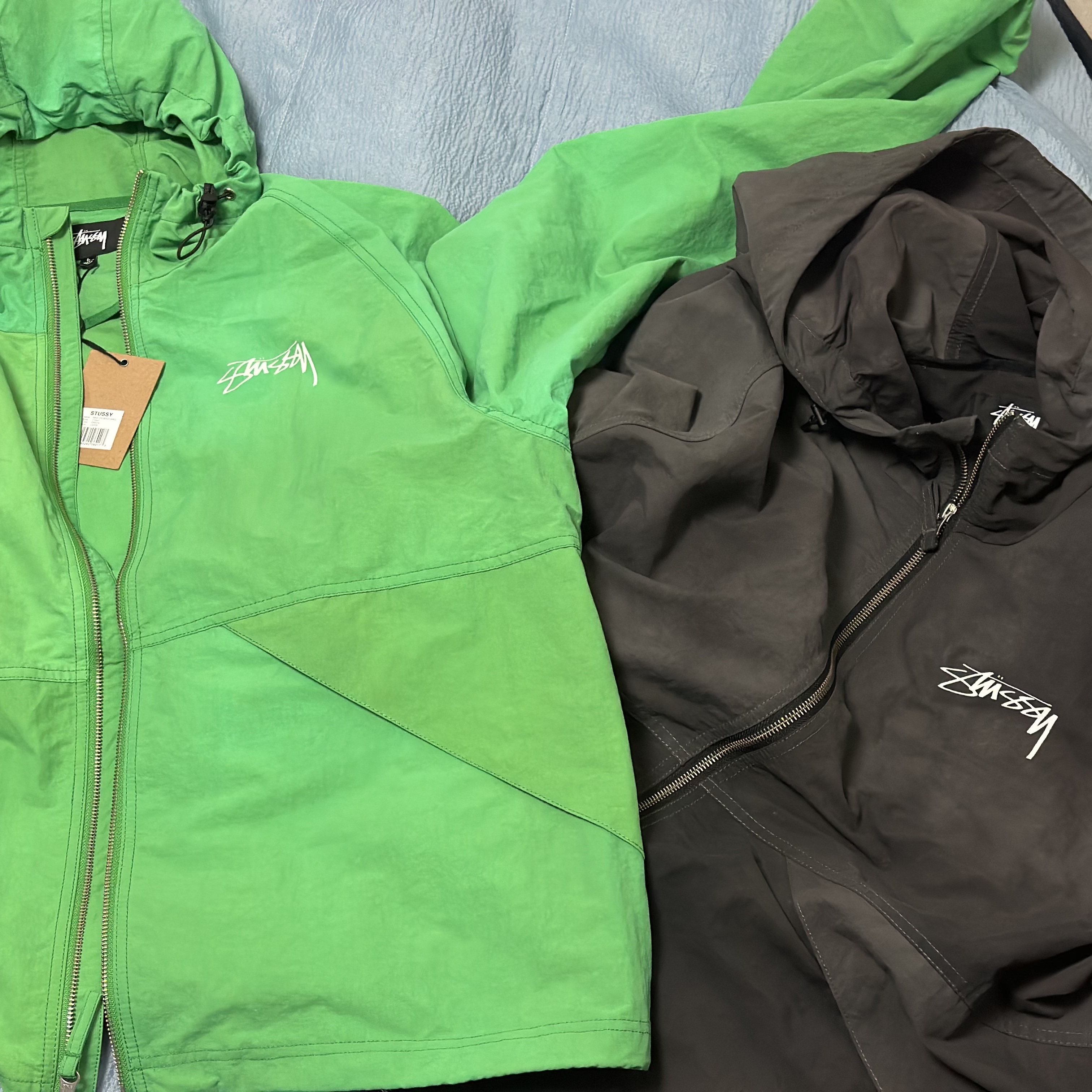 Stussy Wave Dye Beach Shell Jacket Green, Stussy Wave Dye Beach Shell Jacket Black 착용 스타일 - 2