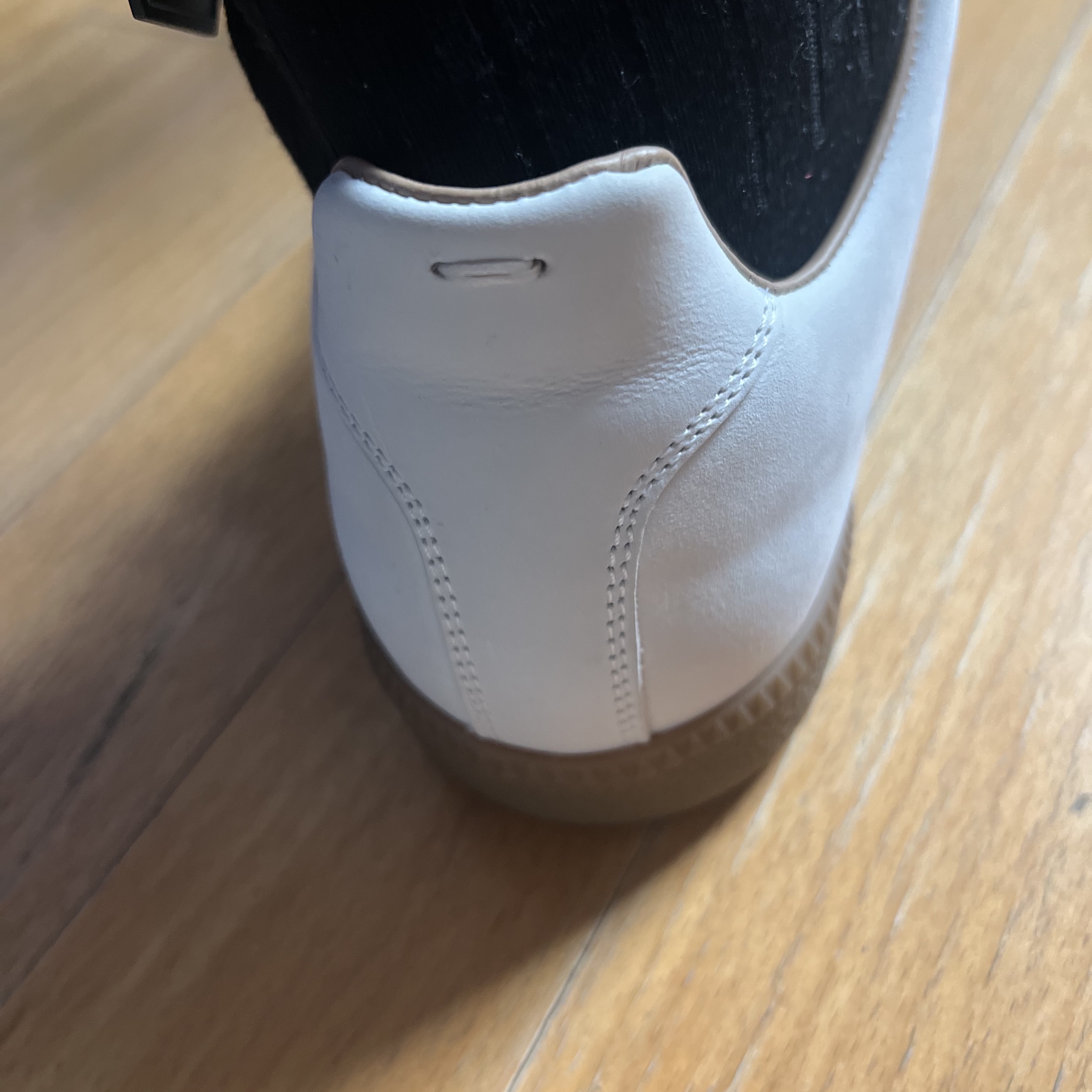 Maison Margiela Replica Paint Drop Sneakers 착용 스타일 - 2