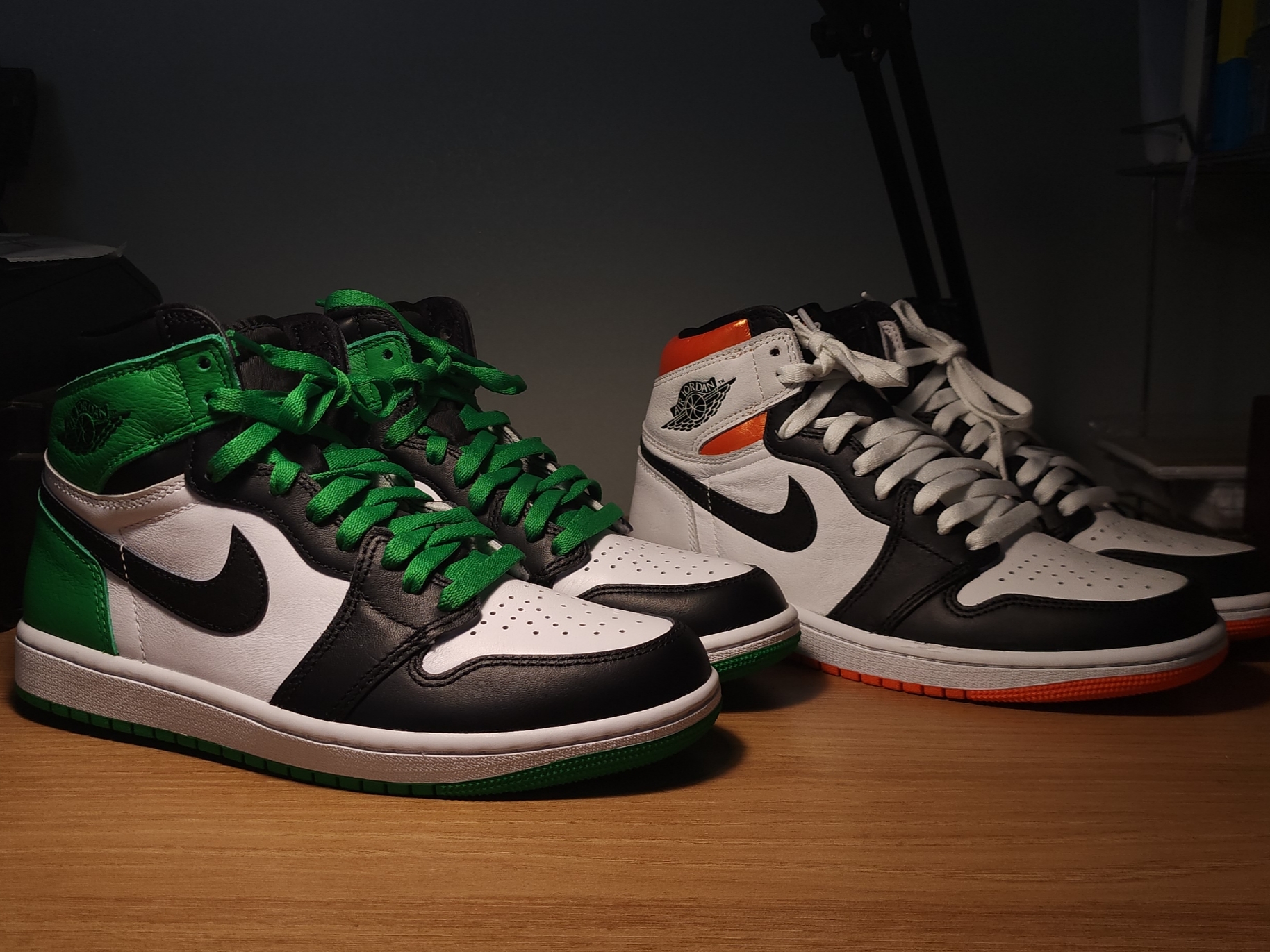 Jordan 1 Retro High OG Electro Orange, Jordan 1 Retro High OG Black and Lucky Green 착용 스타일 - 5