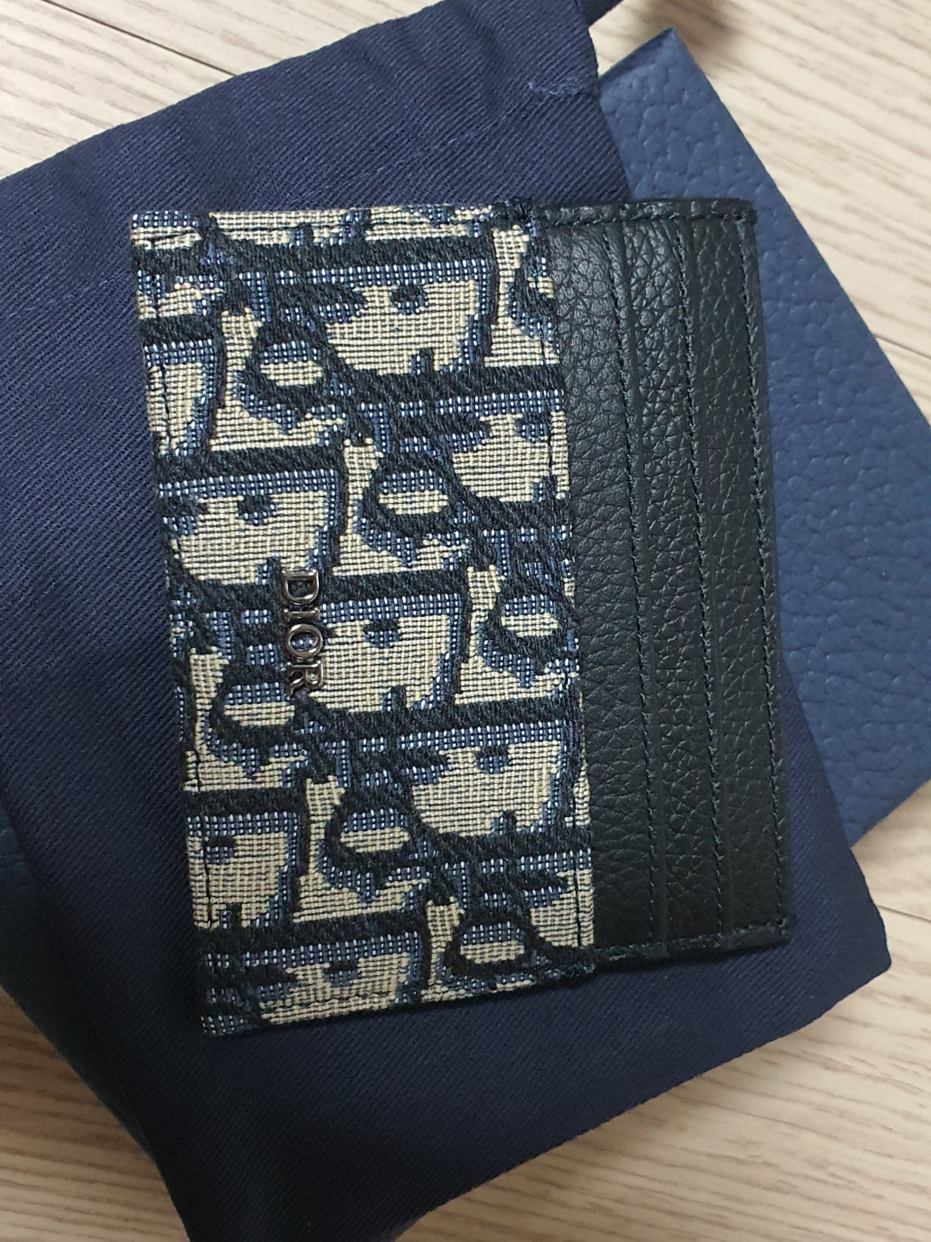 Dior Card Holder Black Dior Oblique Jacquard 착용 스타일