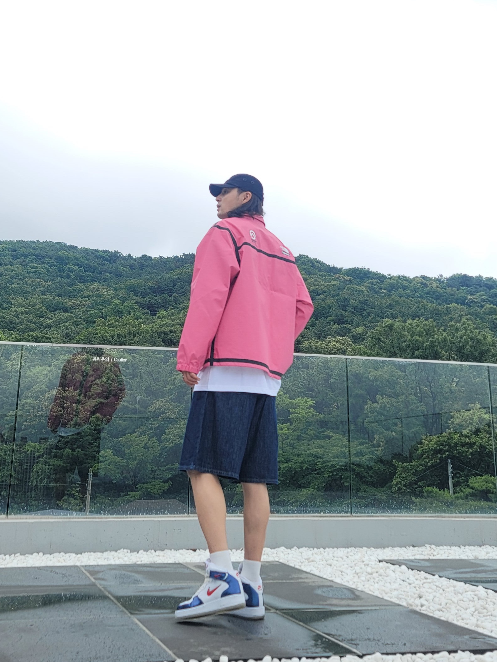 Supreme Washed Chino Twill Camp Cap Black, Supreme x The North Face Summit Series Outer Tape Seam Coaches Jacket Pink - 21SS 착용 스타일 - 3