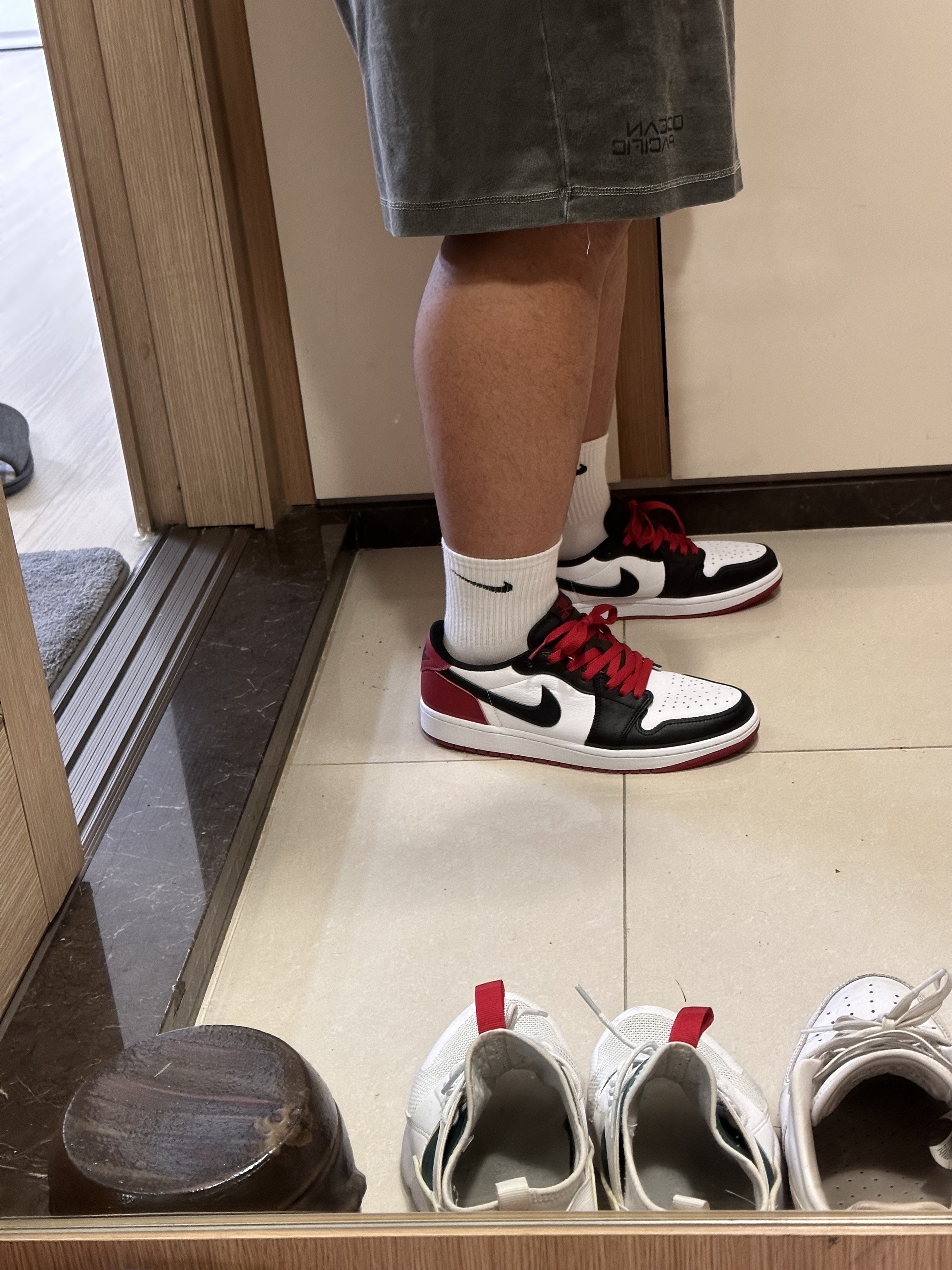Jordan 1 Retro Low OG Black Toe 착용 스타일 - 2