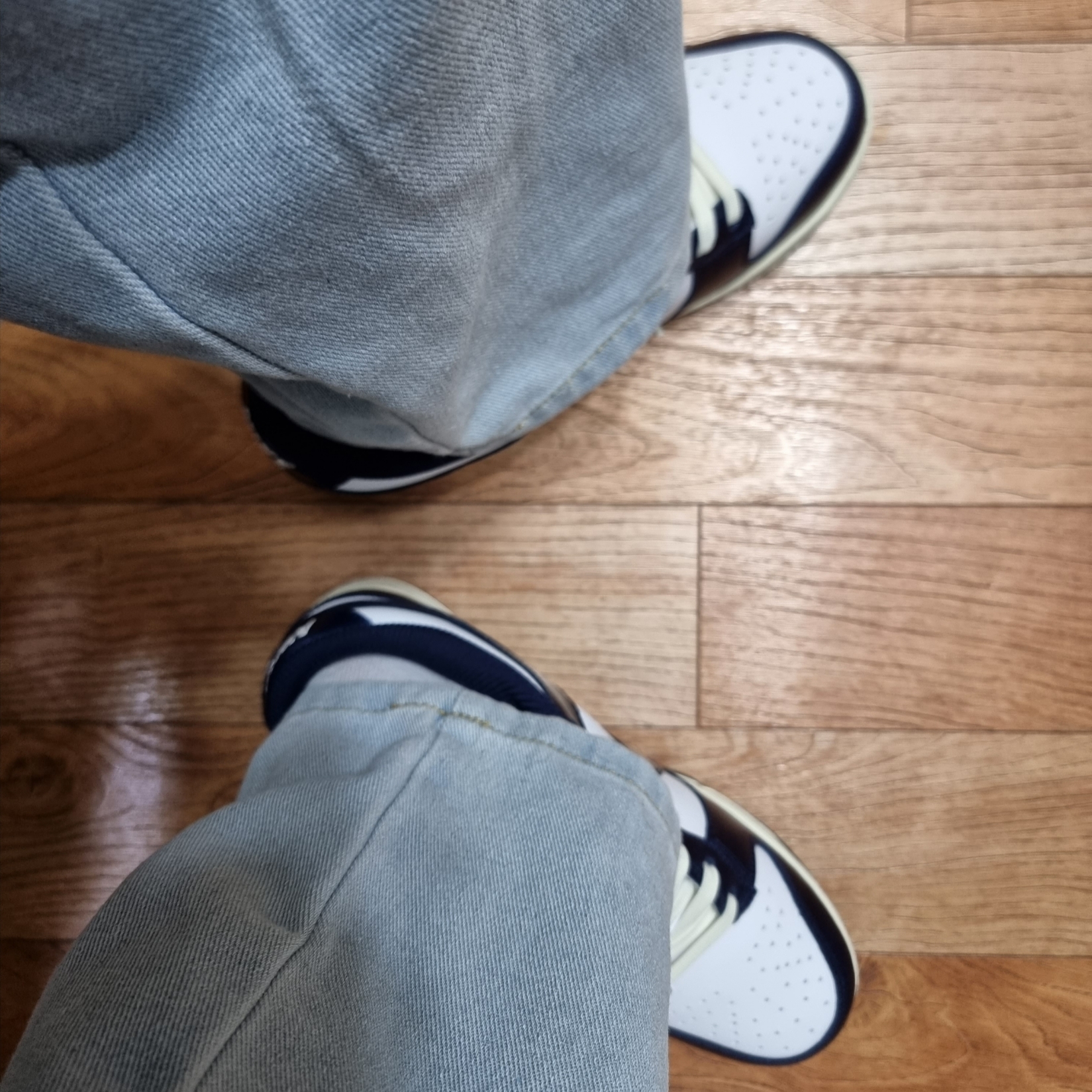 (W) Nike Dunk Low PRM Midnight Navy and White 착용 스타일