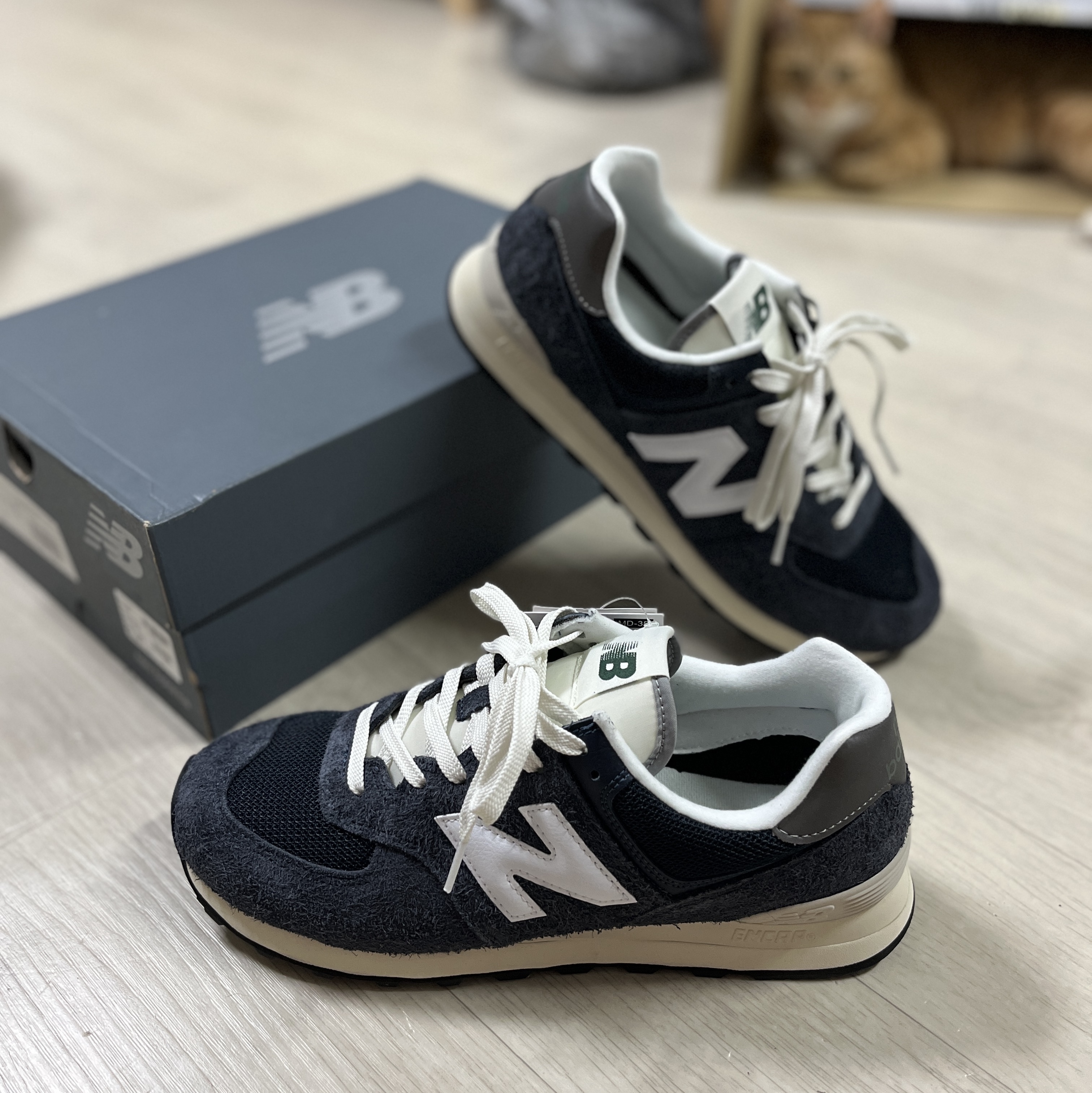 New Balance 574 Heritage Navy 착용 스타일 - 2