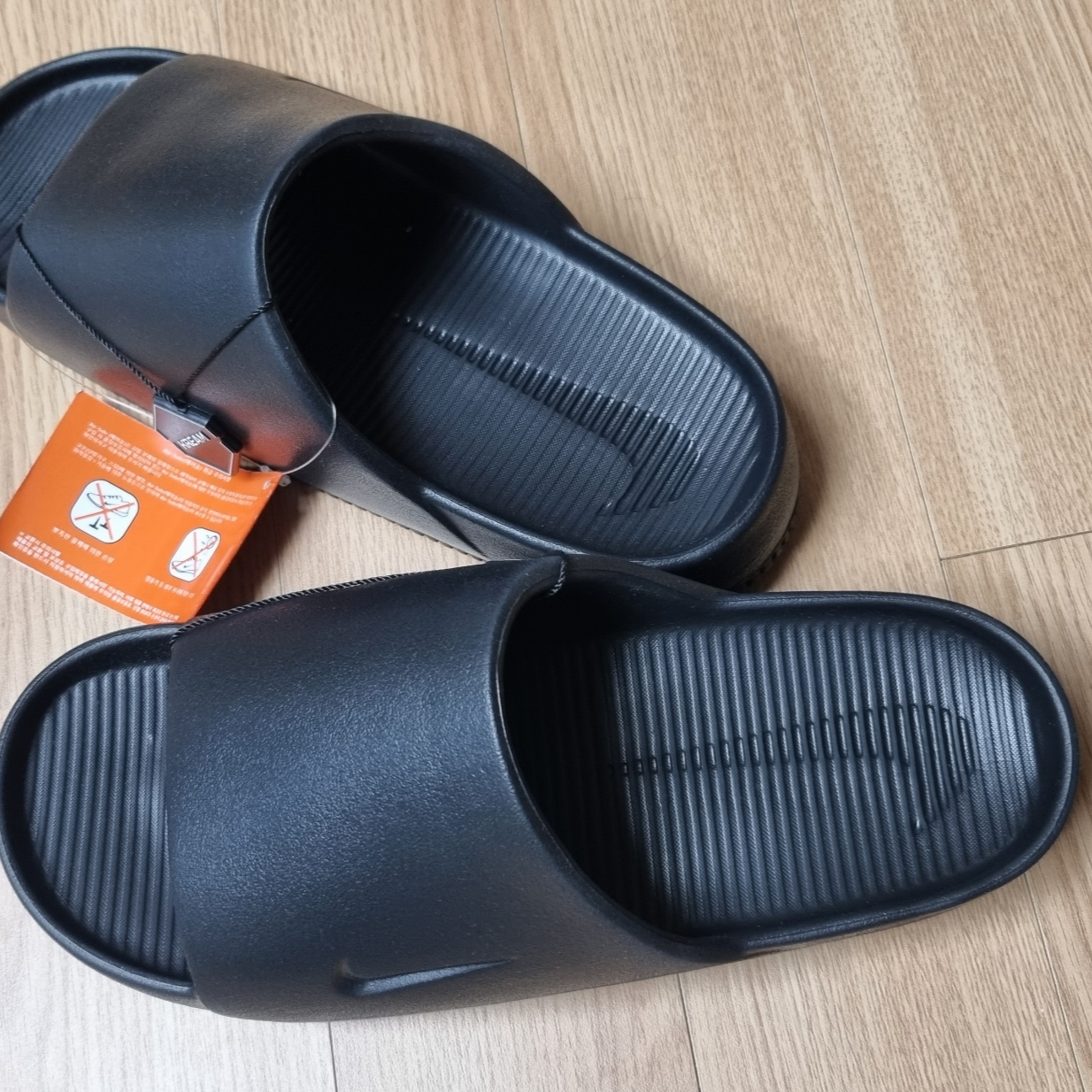 Nike Calm Slide Black 착용 스타일