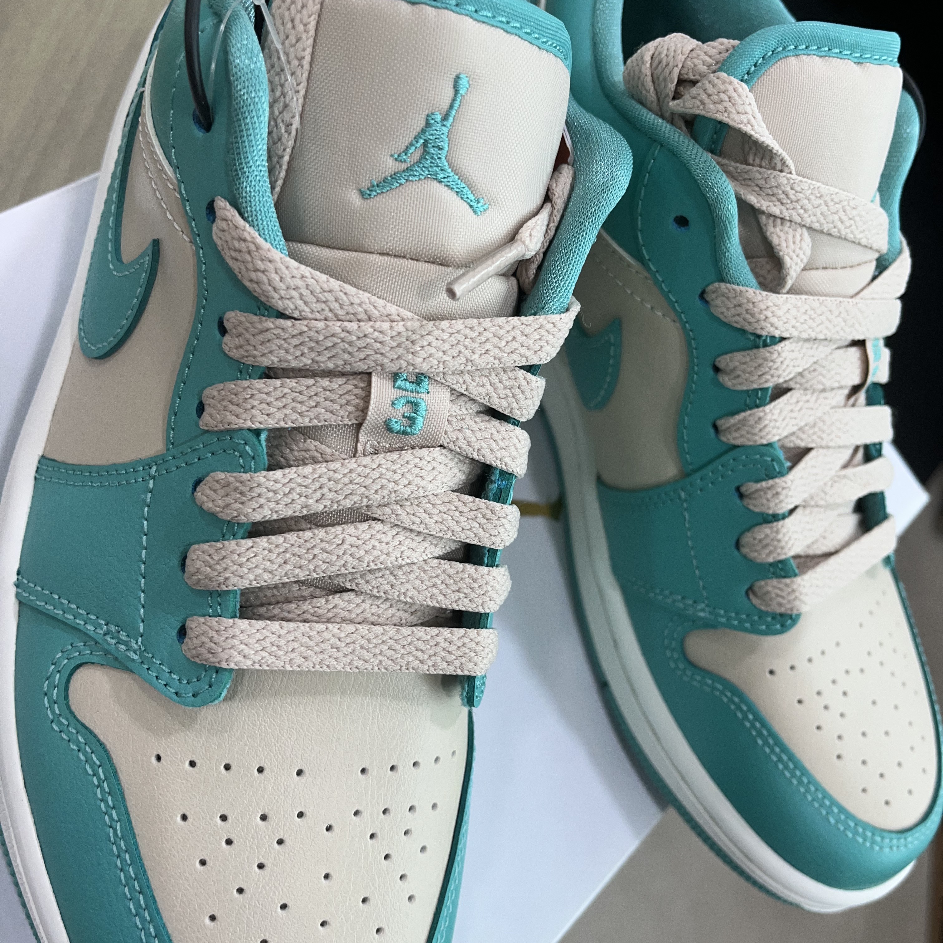 (W) Jordan 1 Low Sanddrift Washed Teal 착용 스타일 - 1