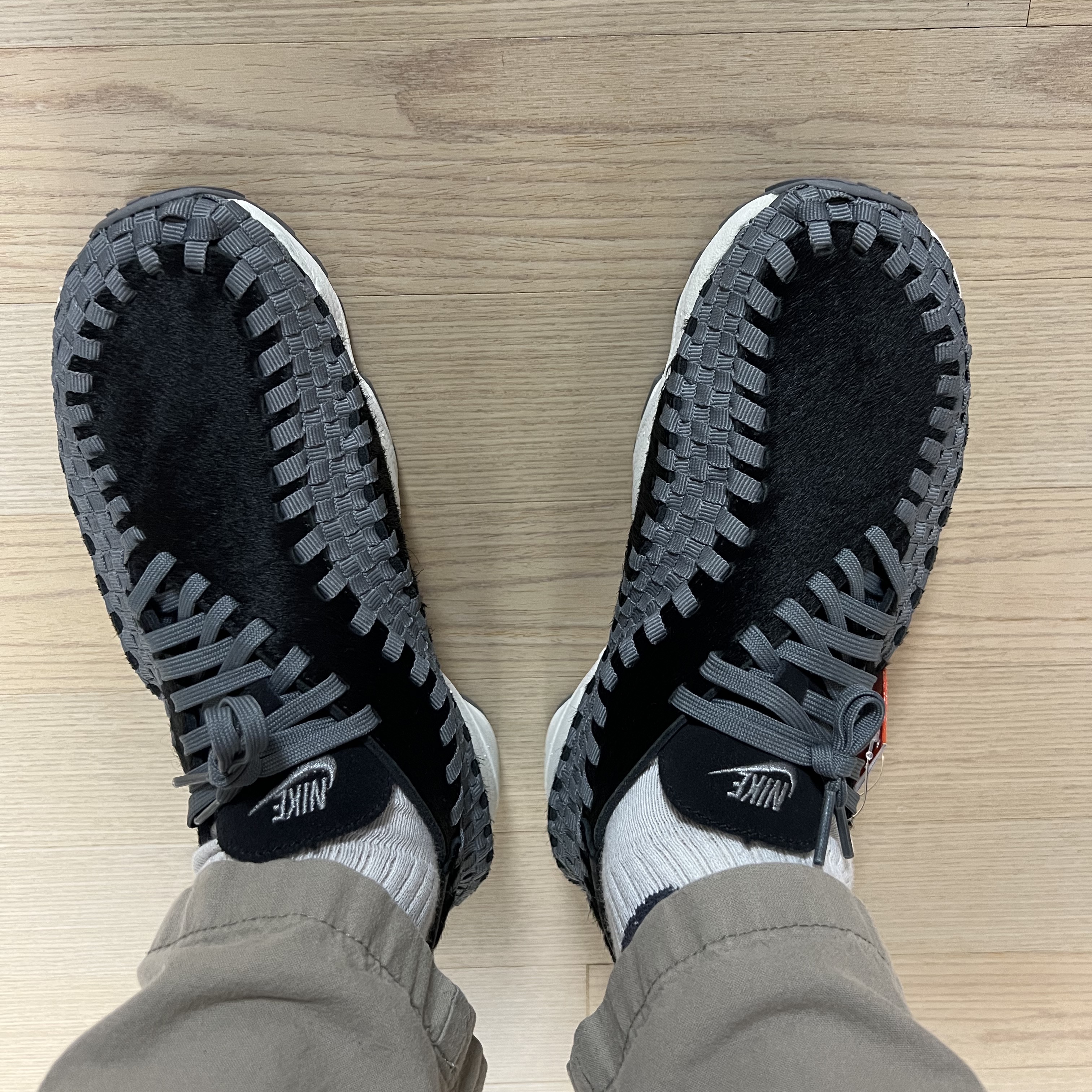 (W) Nike Air Footscape Woven Black and Smoke Grey 착용 스타일