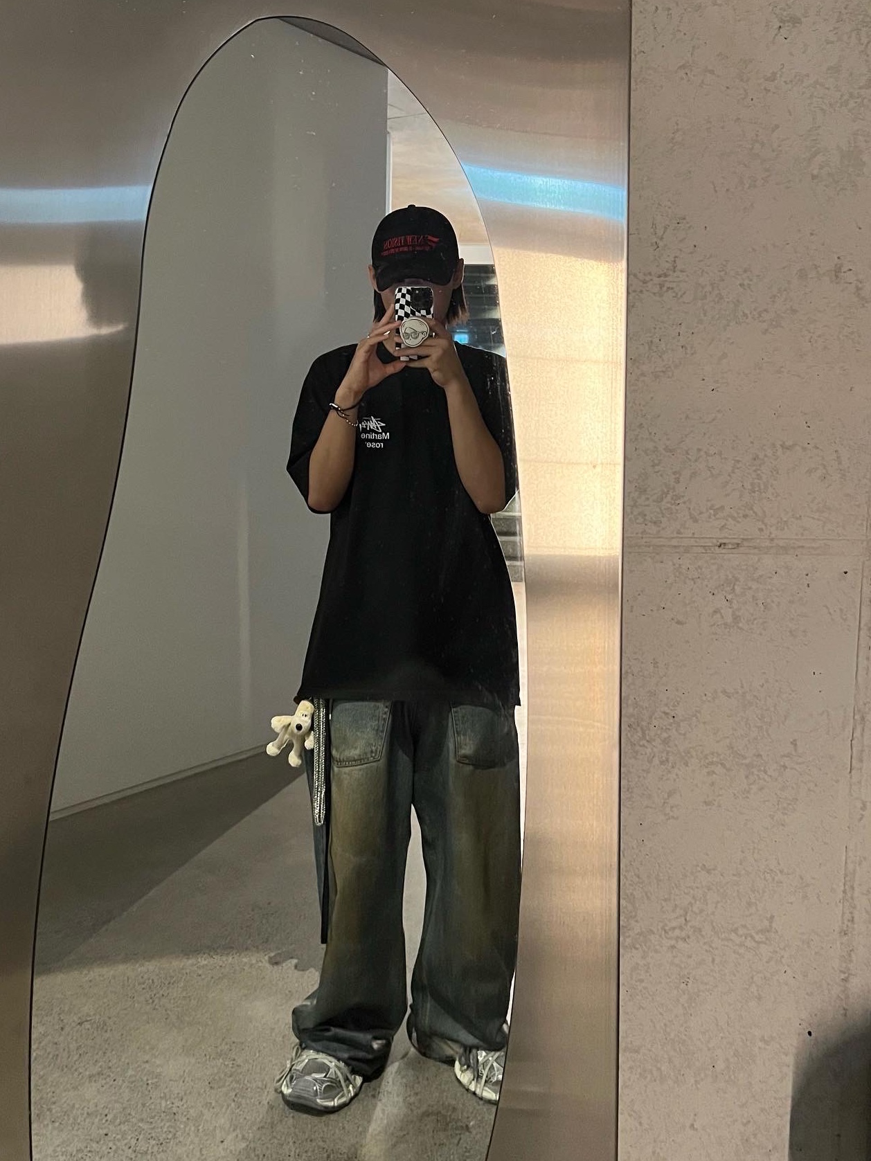 Project G/R Coated Backward Denim Pants Blue, Stussy x Martine Rose Collage Pigment Dyed T-Shirt Black 착용 스타일 - 4