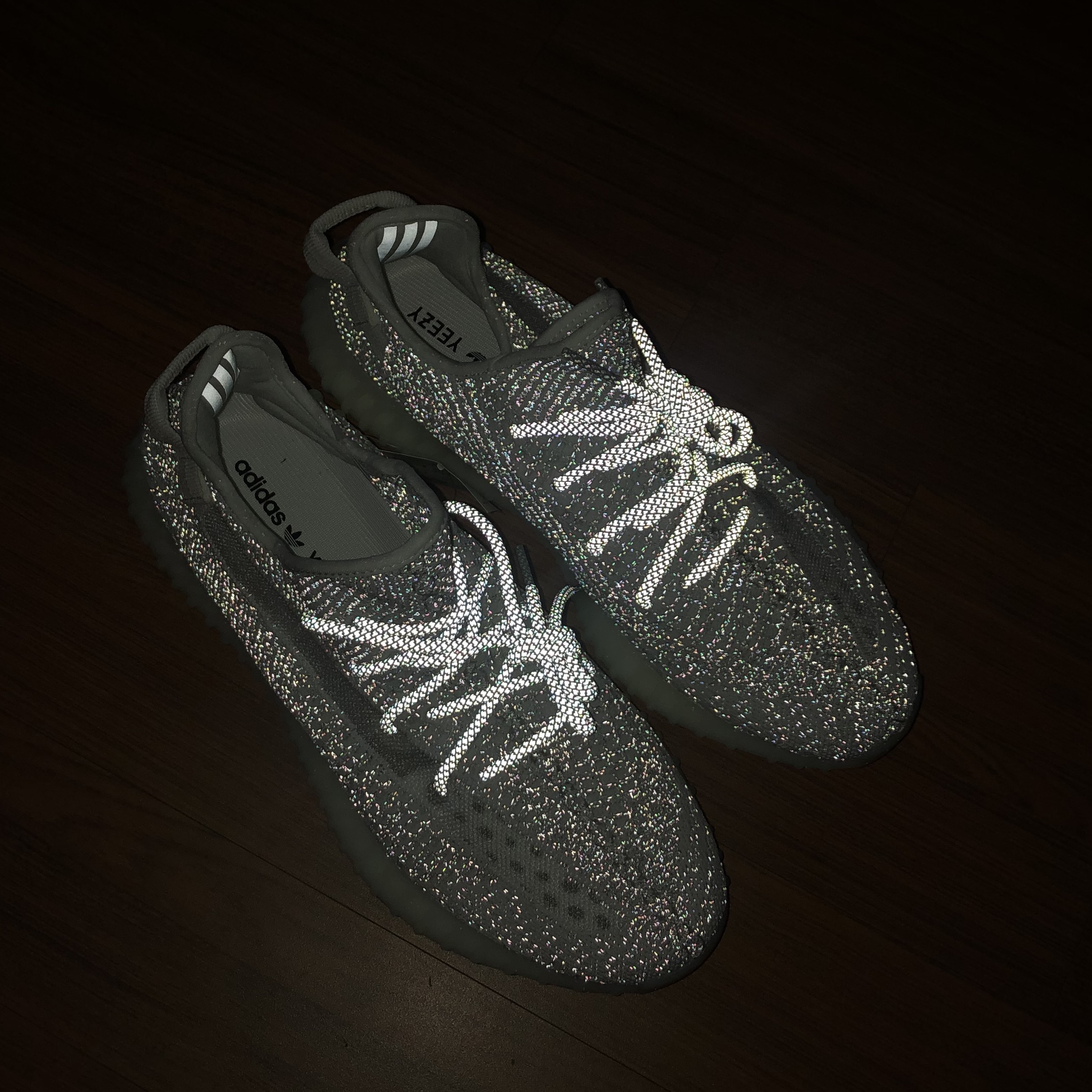 Adidas Yeezy Boost 350 V2 Static - Reflective 착용 스타일