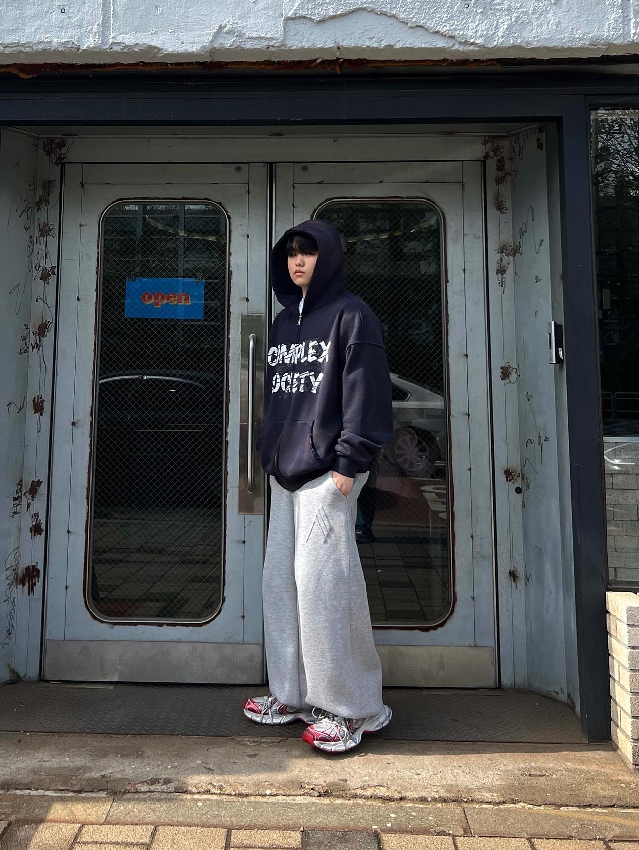 Balenciaga 3XL Sneakers White Red 착용 스타일 - 1