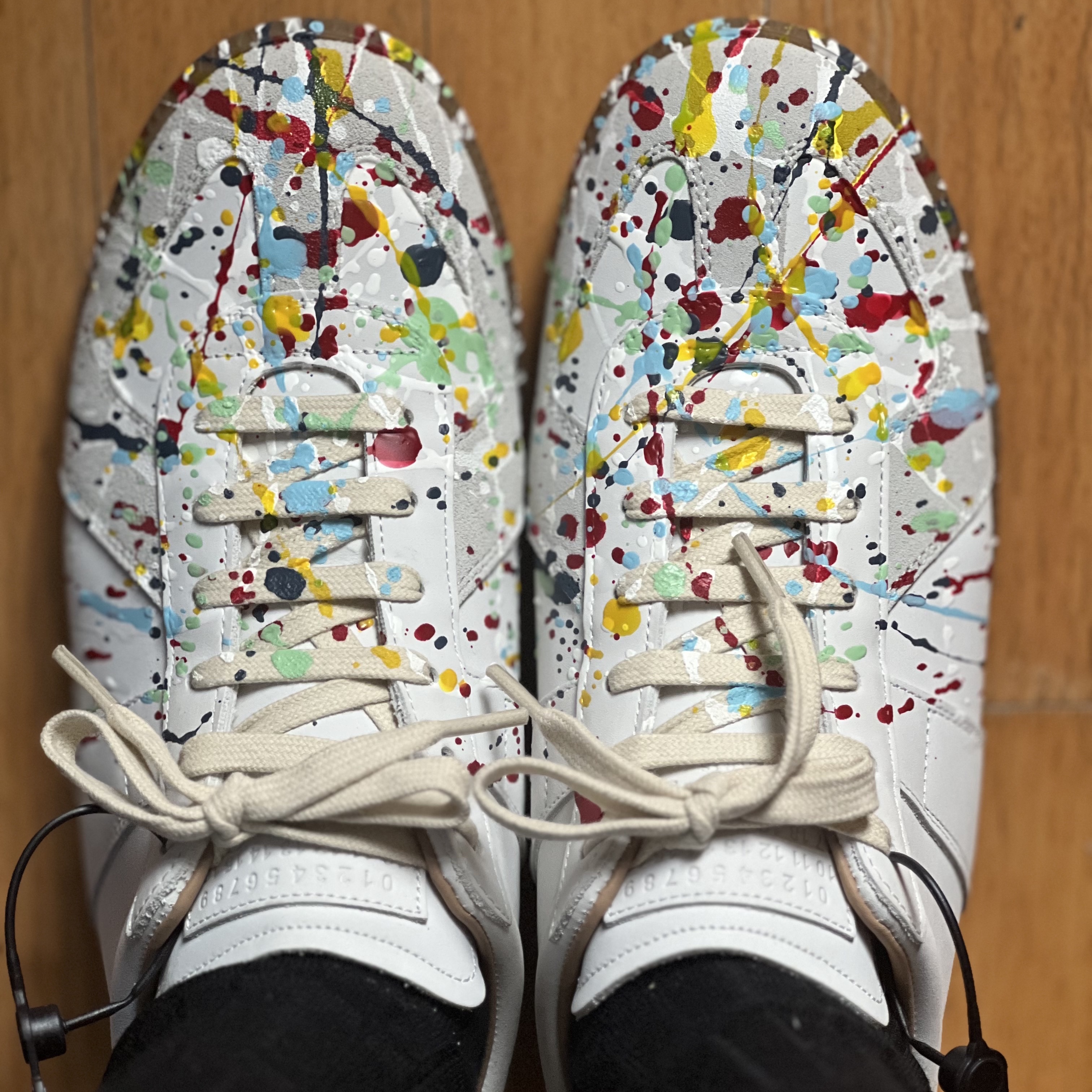 Maison Margiela Replica Paint Drop Sneakers 착용 스타일 - 1