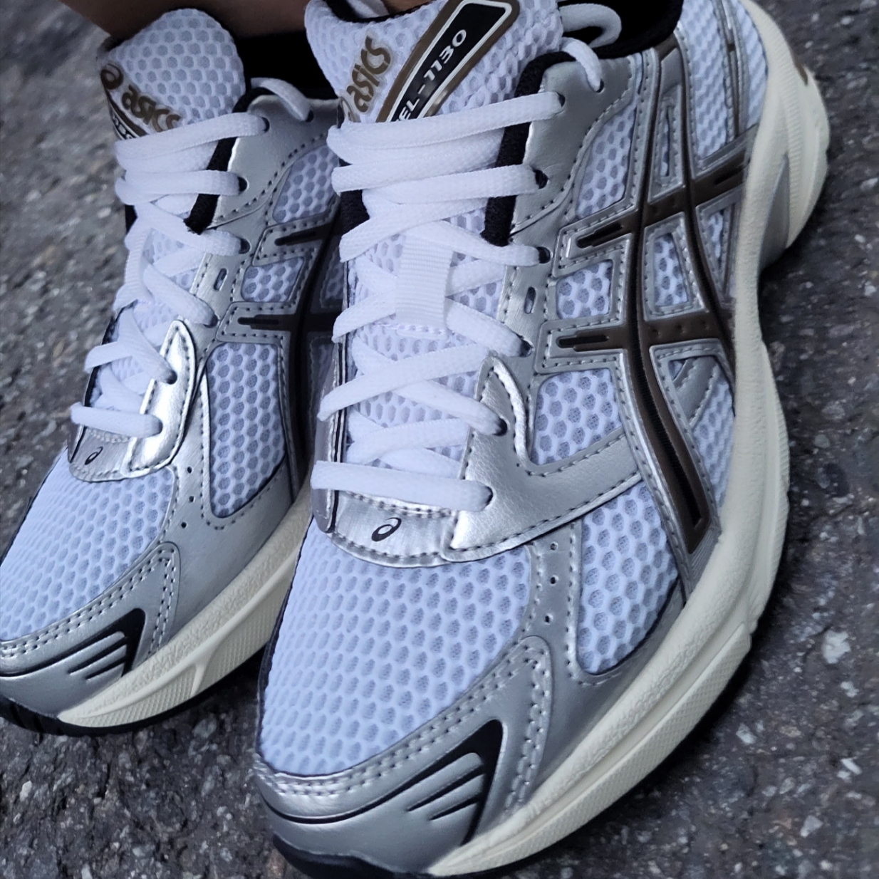 Asics Gel-1130 White Clay Canyon 착용 스타일 - 1