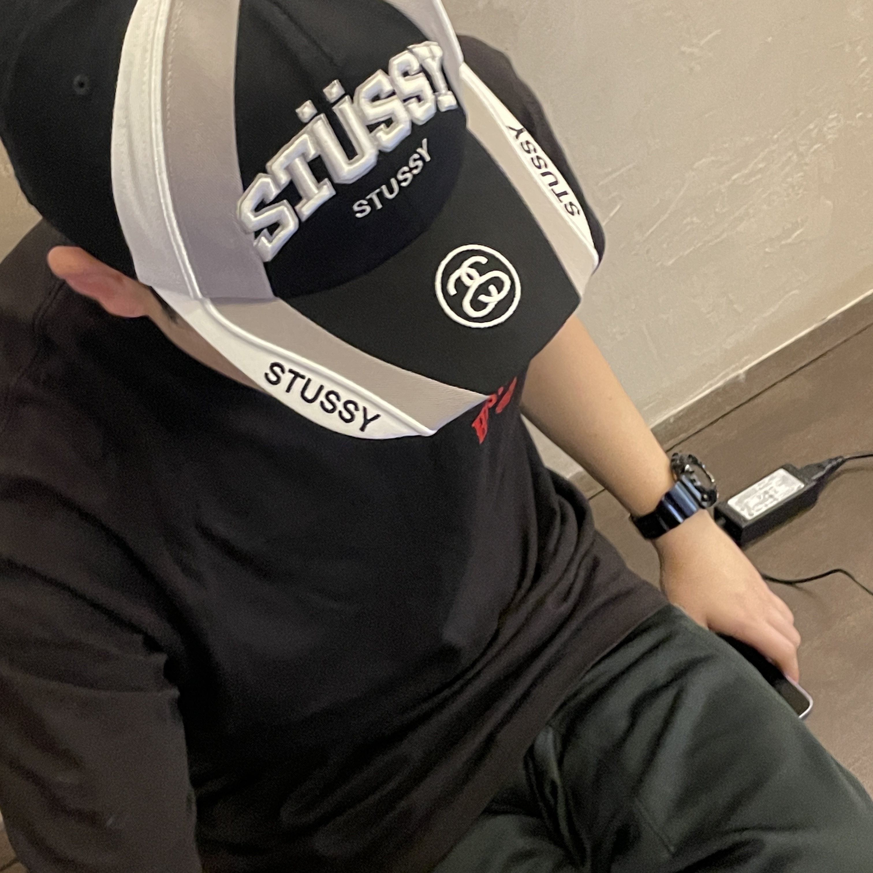 Stussy Souvenir Low Pro Strapback Cap Black 착용 스타일 - 1