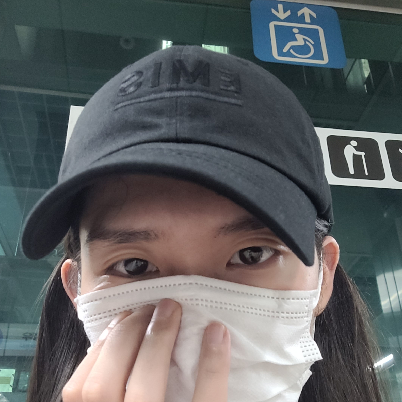 Emis EP13 Ball Cap Black 착용 스타일